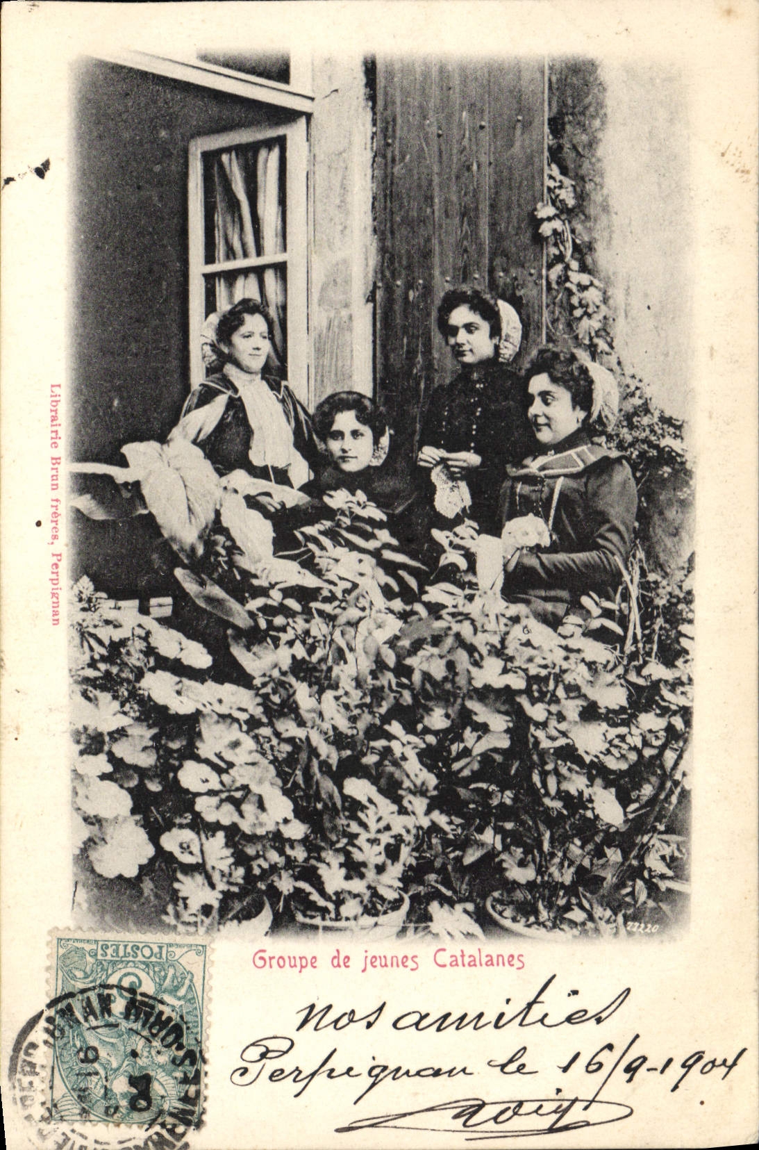 CPA Folklore Groupe de jeunes catalans