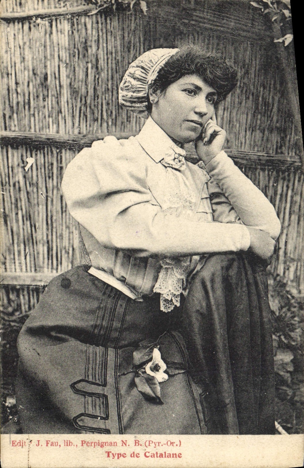 CPA Folklore Type de Catalane Femme