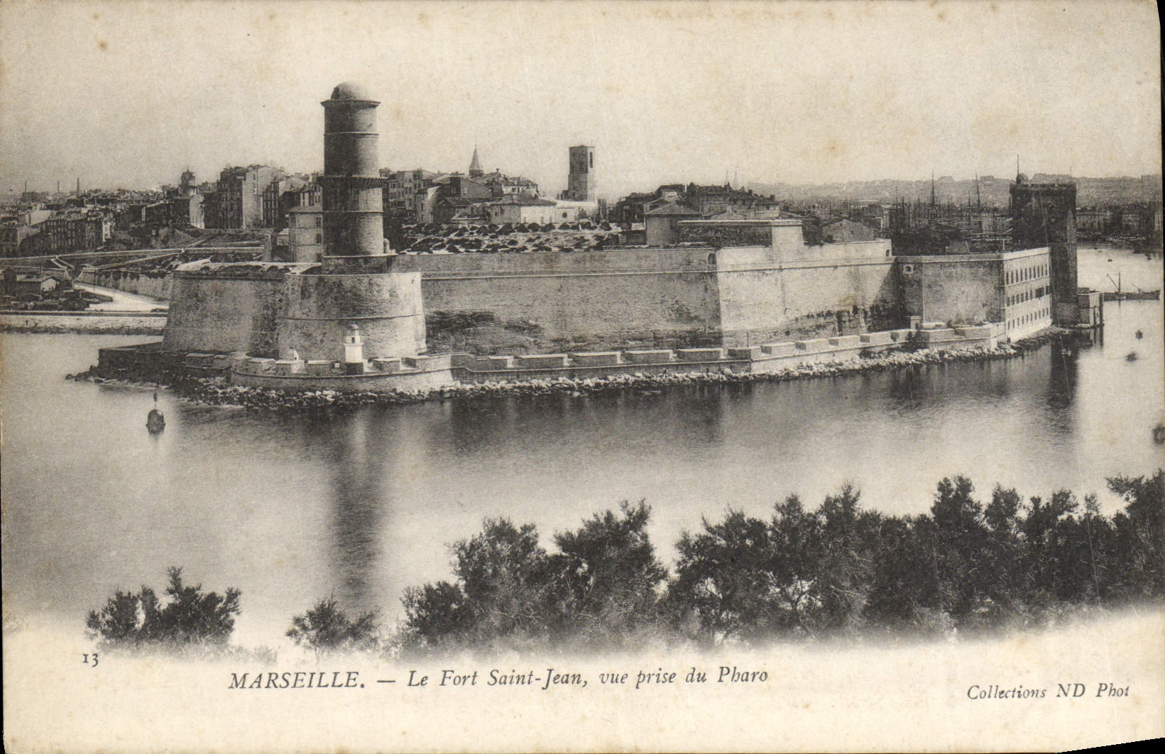 CPA Marseille Le Fort Saint Jean vue prise du Pharo