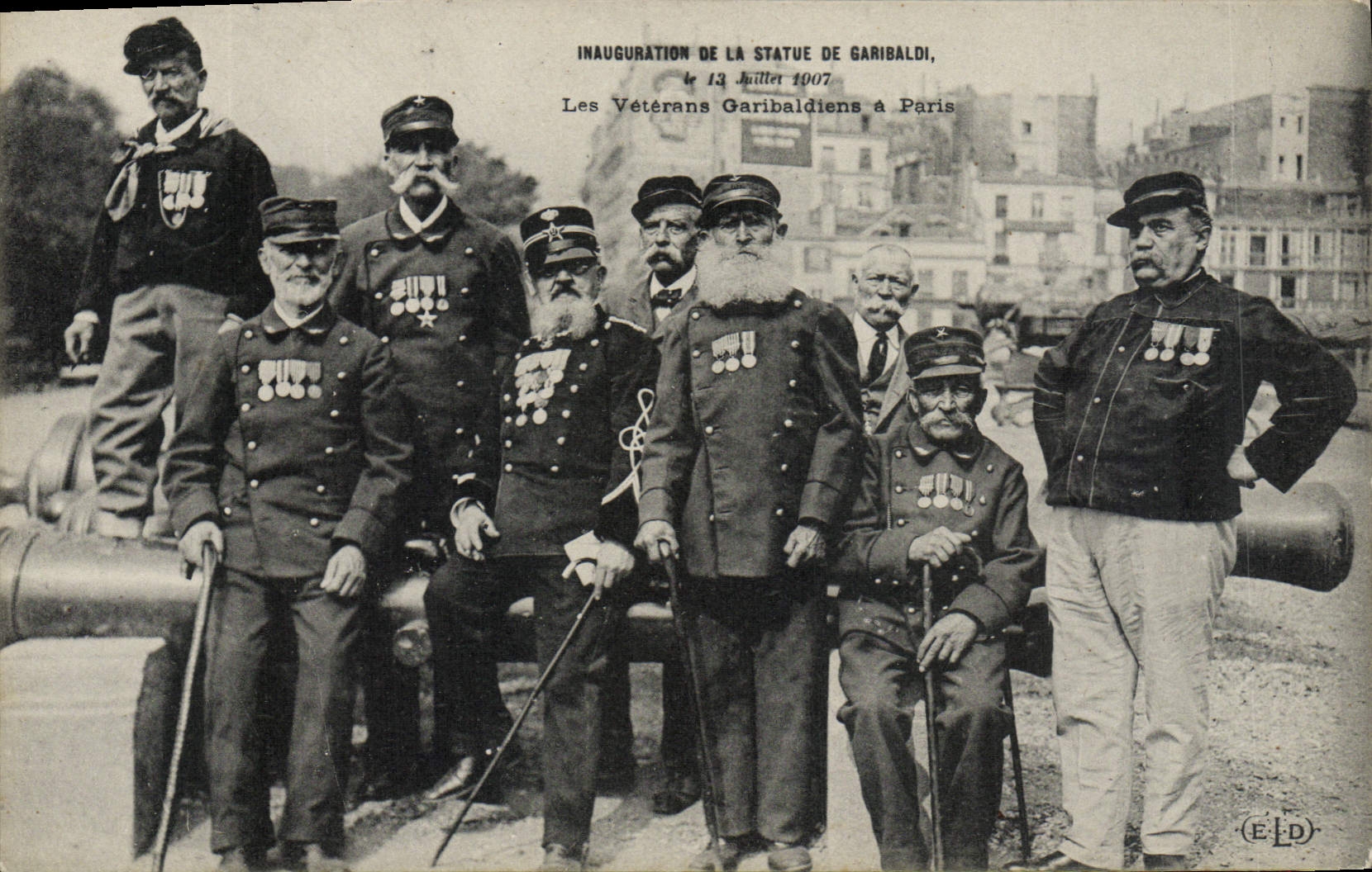 VINTAGE POSTCARD Militaria Inauguration of the statue of Garibaldi July 13rd, 1907 the Garibaldiens veterans has Paris Medaille TOP