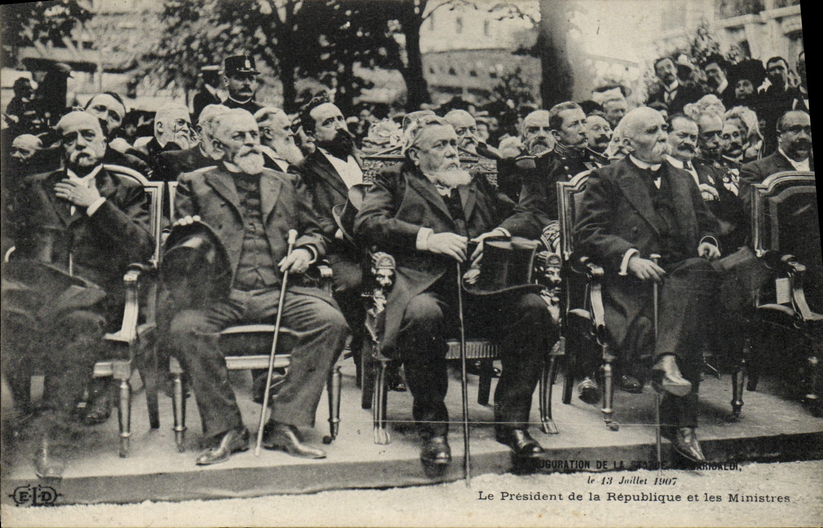 CPA Militaria Inauguration de la statue de Garibaldi Le President de la Republique et les ministres 