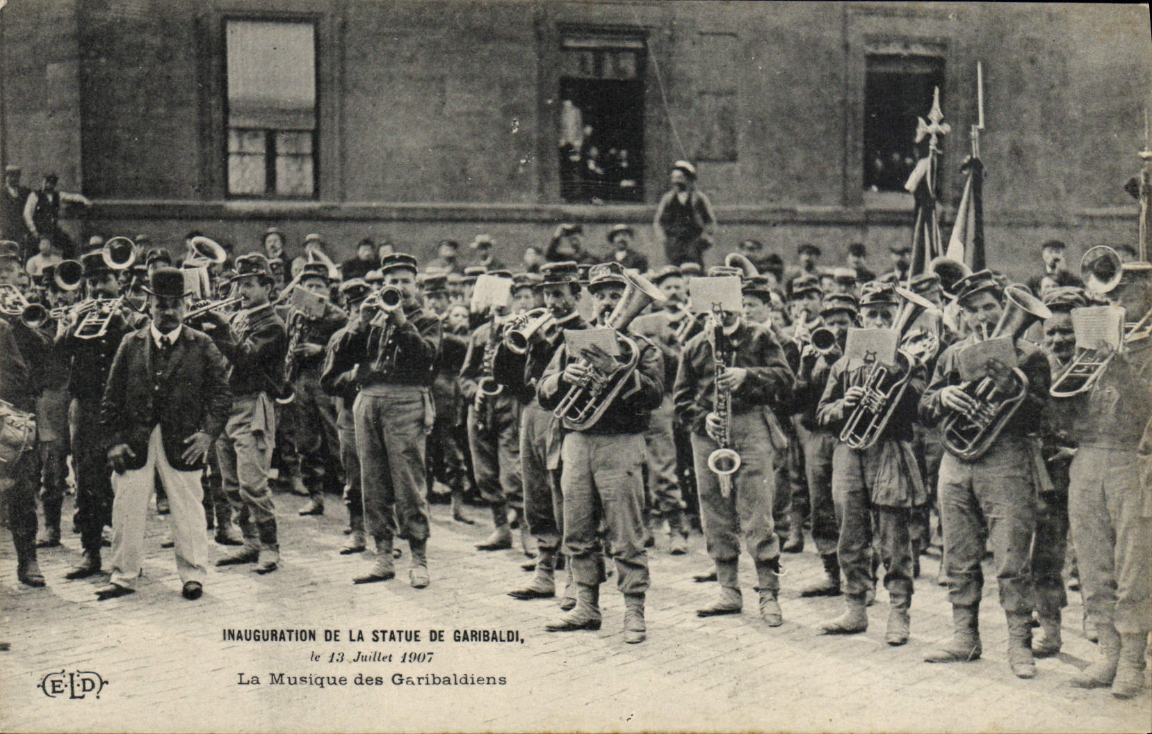 Inauguración de Militaria de la POSTAL de la VENDIMIA de la estatua de la música de Garibaldi de Garibladiens