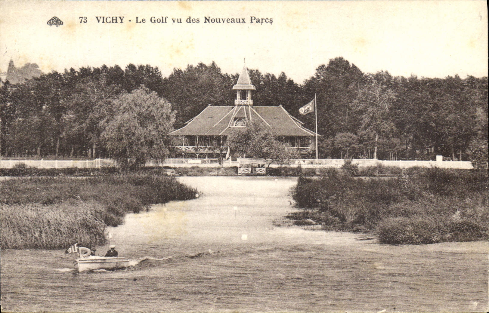 CPA Vichy Le Golf Vu Des Nouveaux Parcs