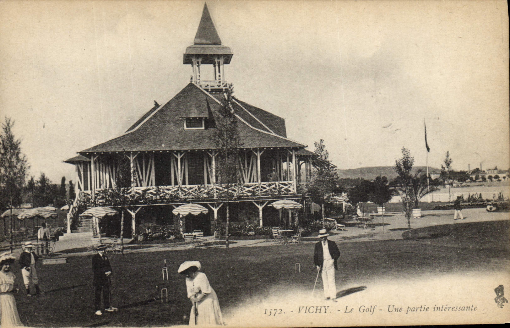 VINTAGE POSTCARD Vichy the Golf an interesting part