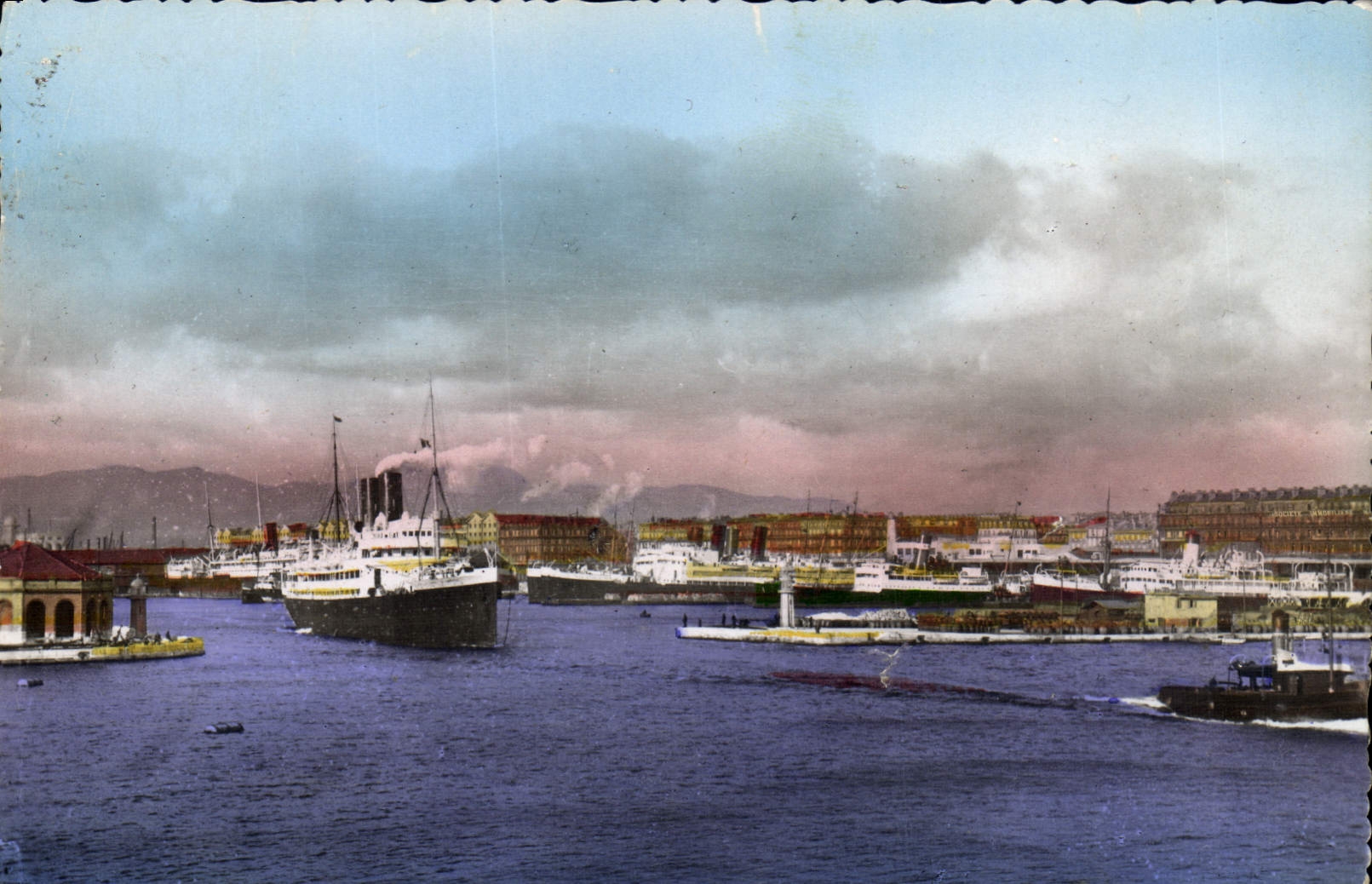 CPM Bateau Paquebot Marseille Bassin de al Joliette Depart d'un courrier 