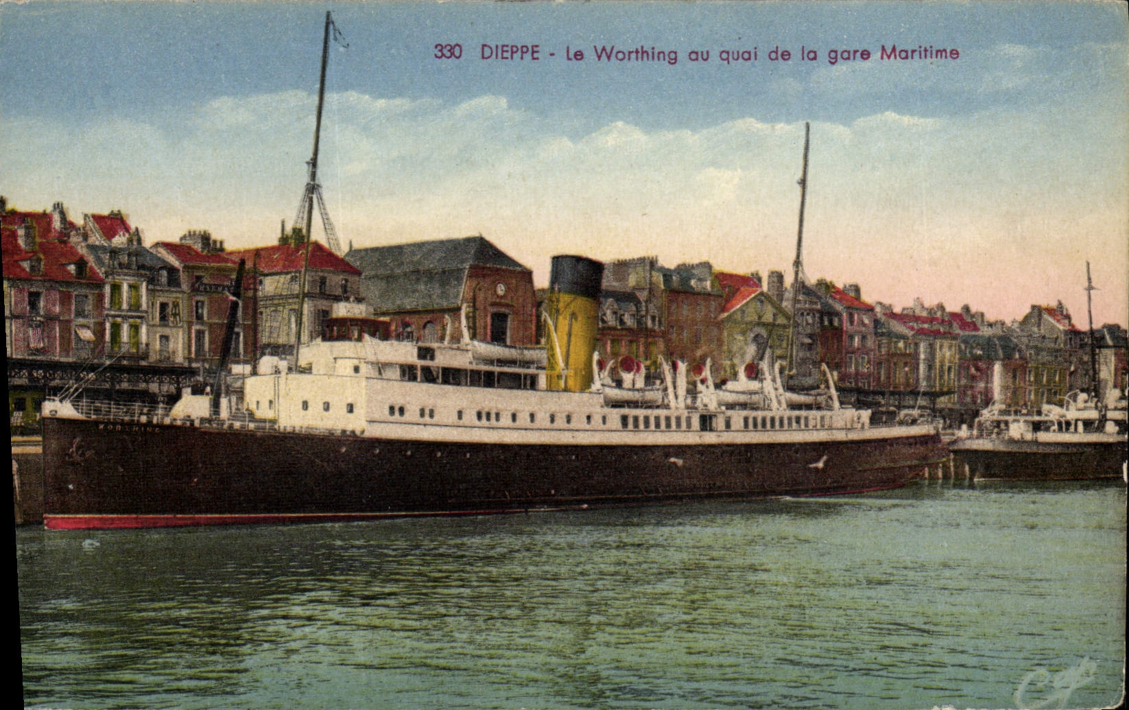 CPA Bateau Paquebot Dieppe Le Worthing au quai de la gare maritime 