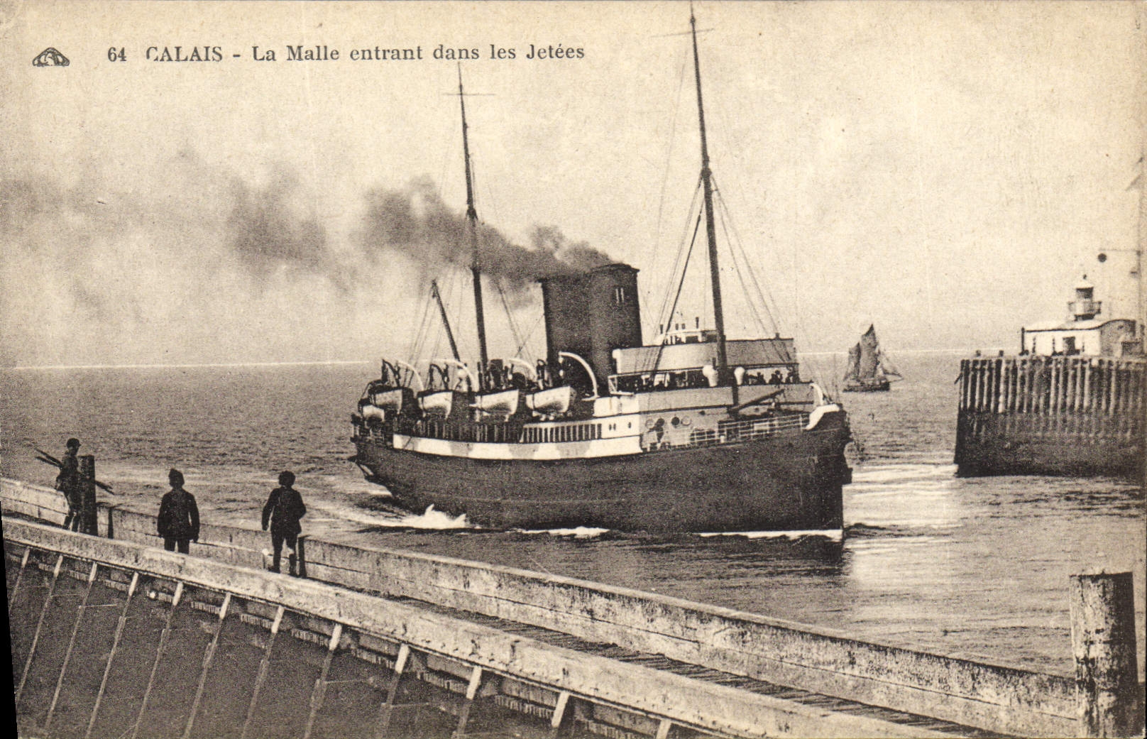 CPA Bateau Paquebot Calais La malle entrant dans les jetees