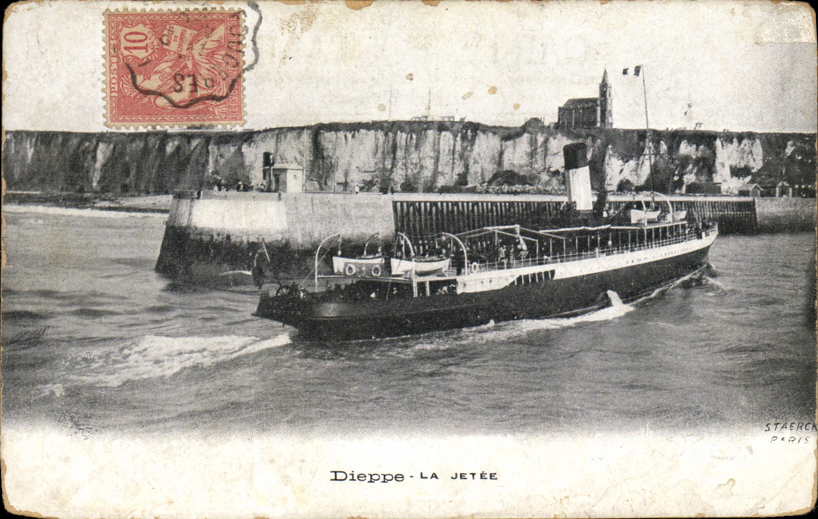 VINTAGE POSTCARD Dieppe Boat the pier