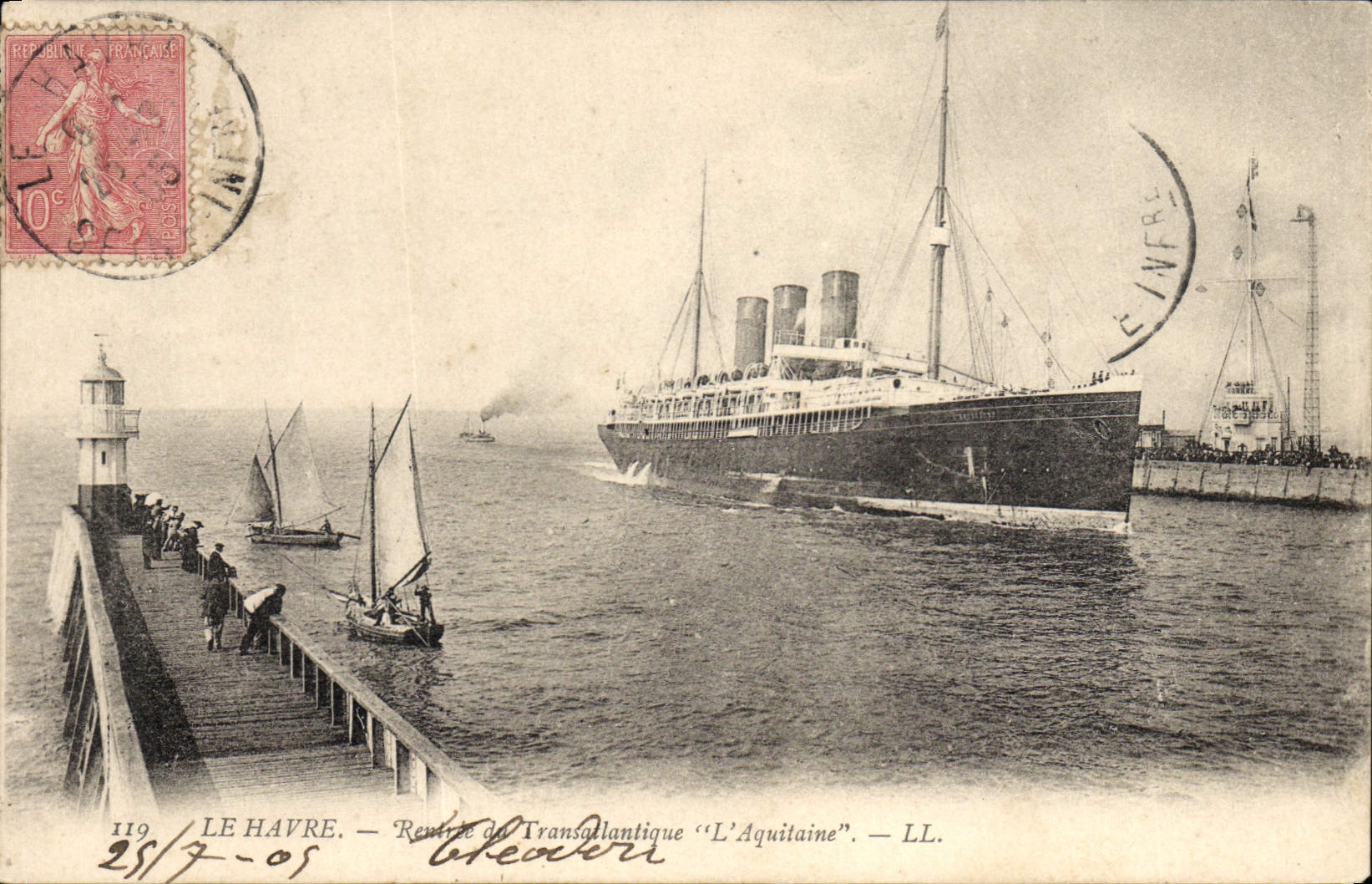 CPA Bateau Paquebot Le Havre Rentree du Transatlantique L'Aquitaine