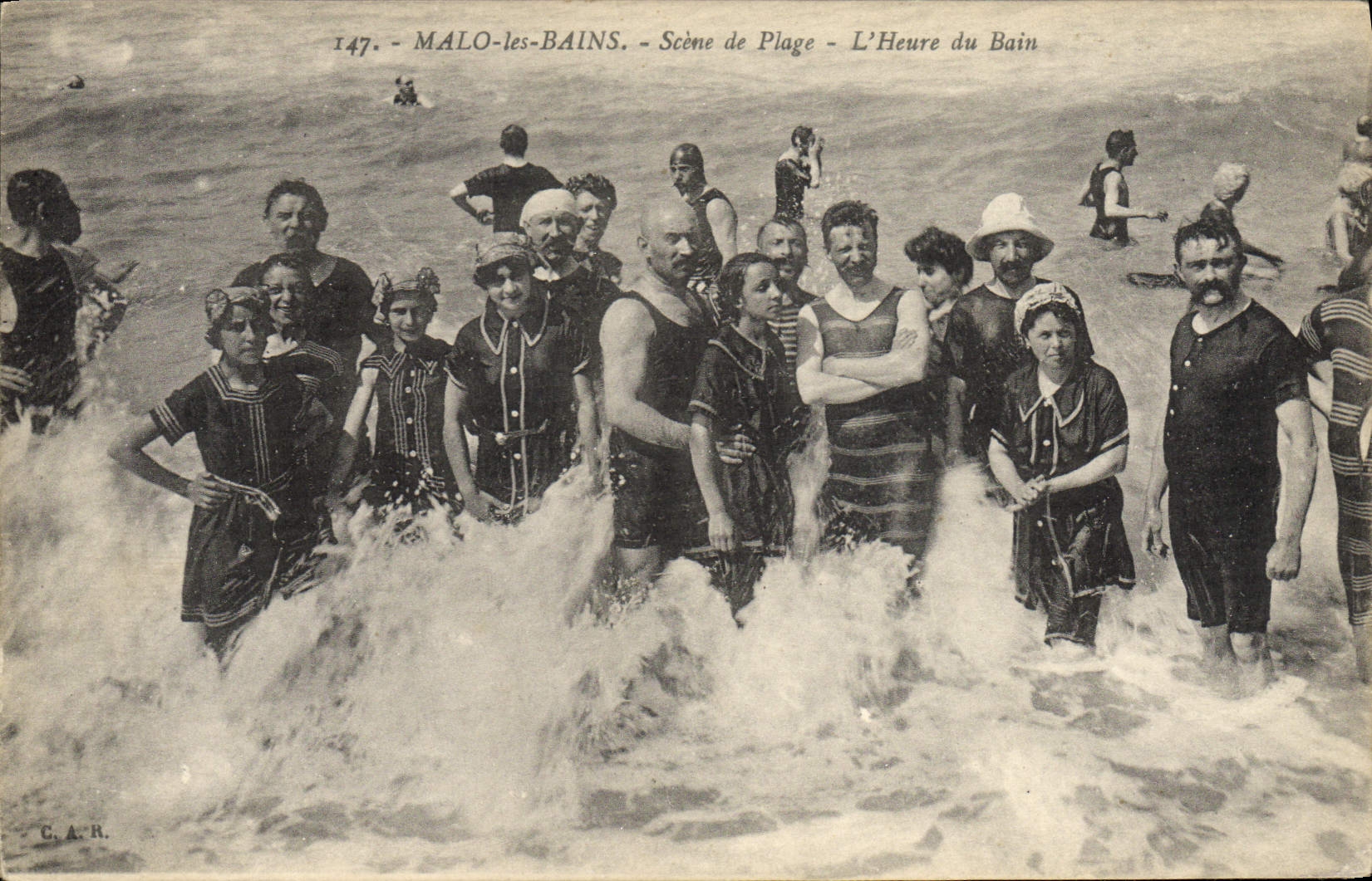 VINTAGE POSTCARD Folklore Bathing suit Malo Woman les Bains Scene of beach the hour of the bath