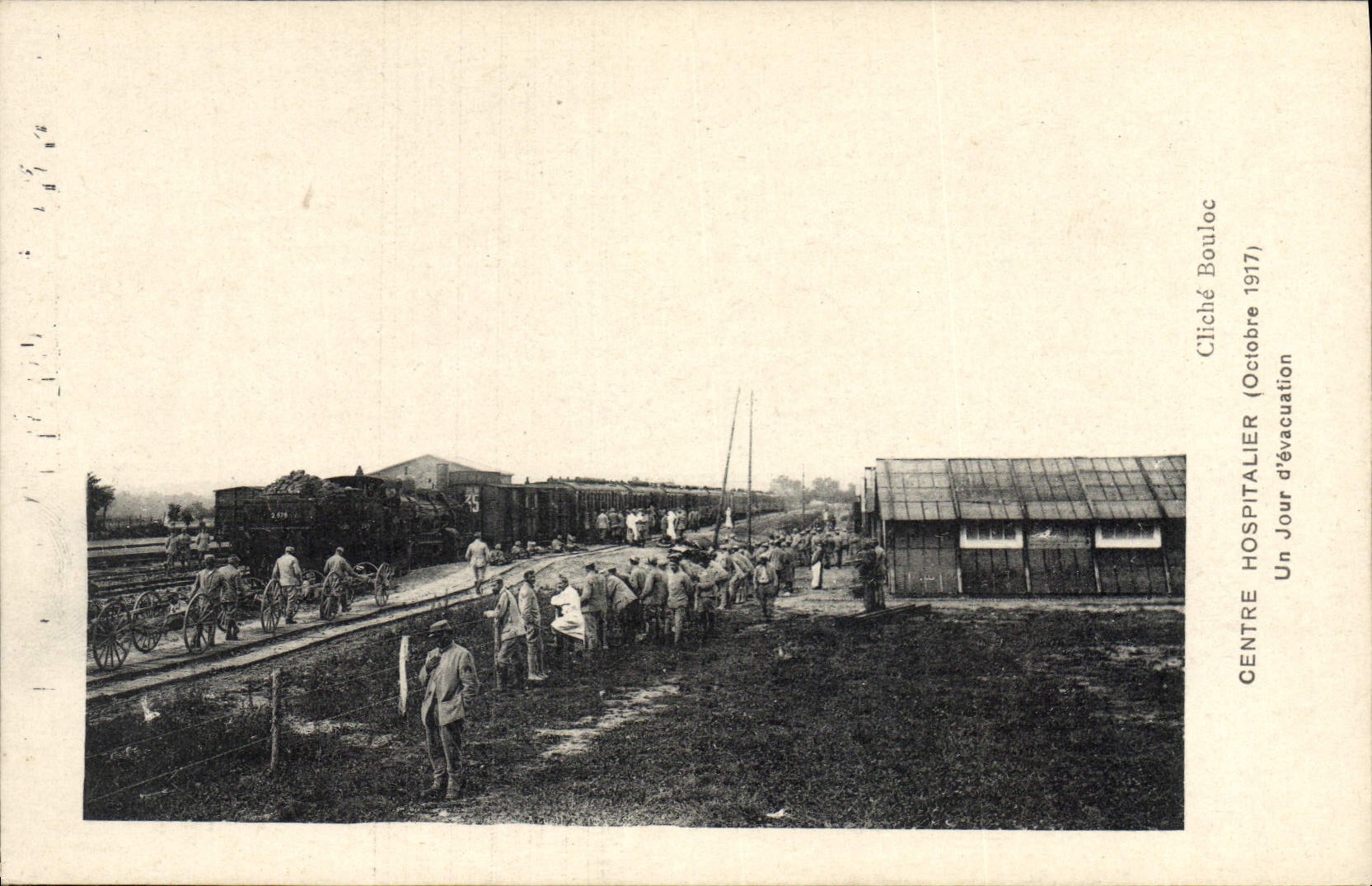 CPA Militaria Centre hospitalier Un jour d'evacuation 1917