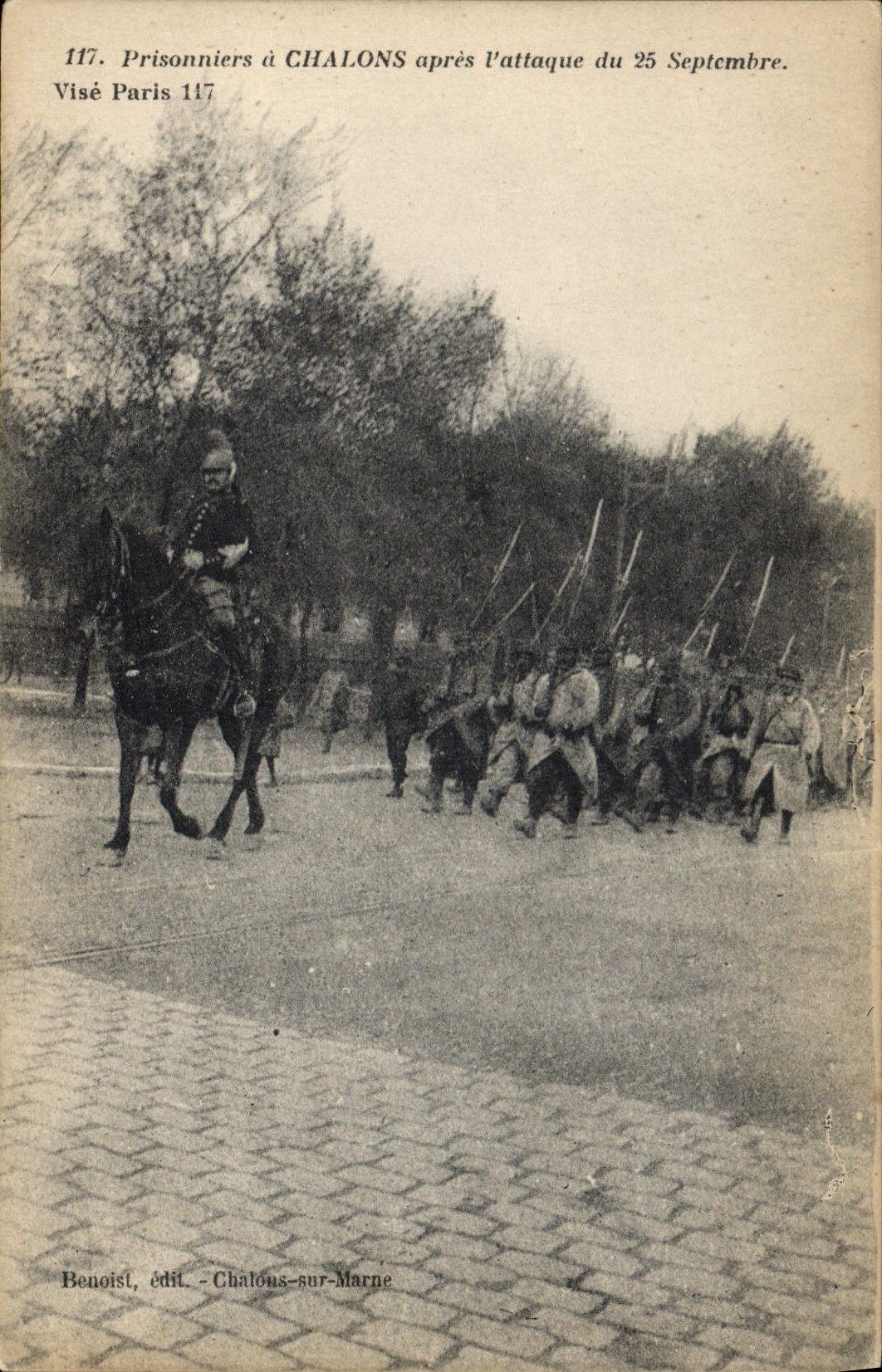 VINTAGE POSTCARD Militaria Prisonniers has Chalons after the attack of September 25th