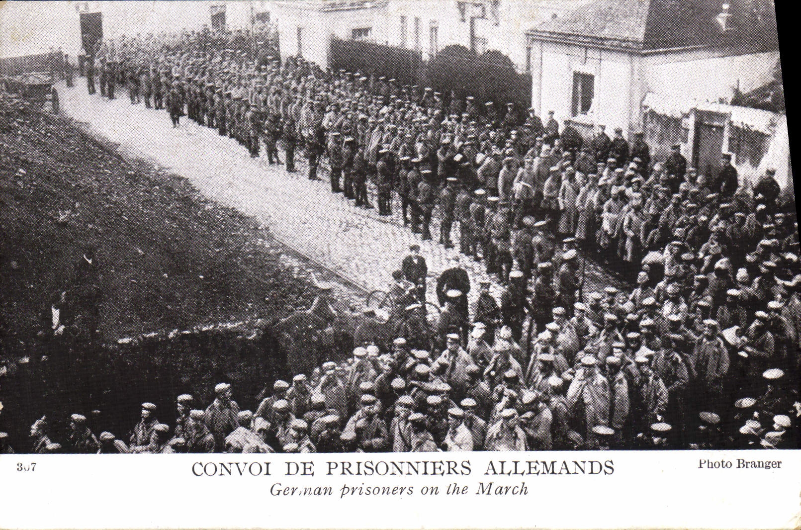 CPA Militaria Convoi de Prisonniers allemands 