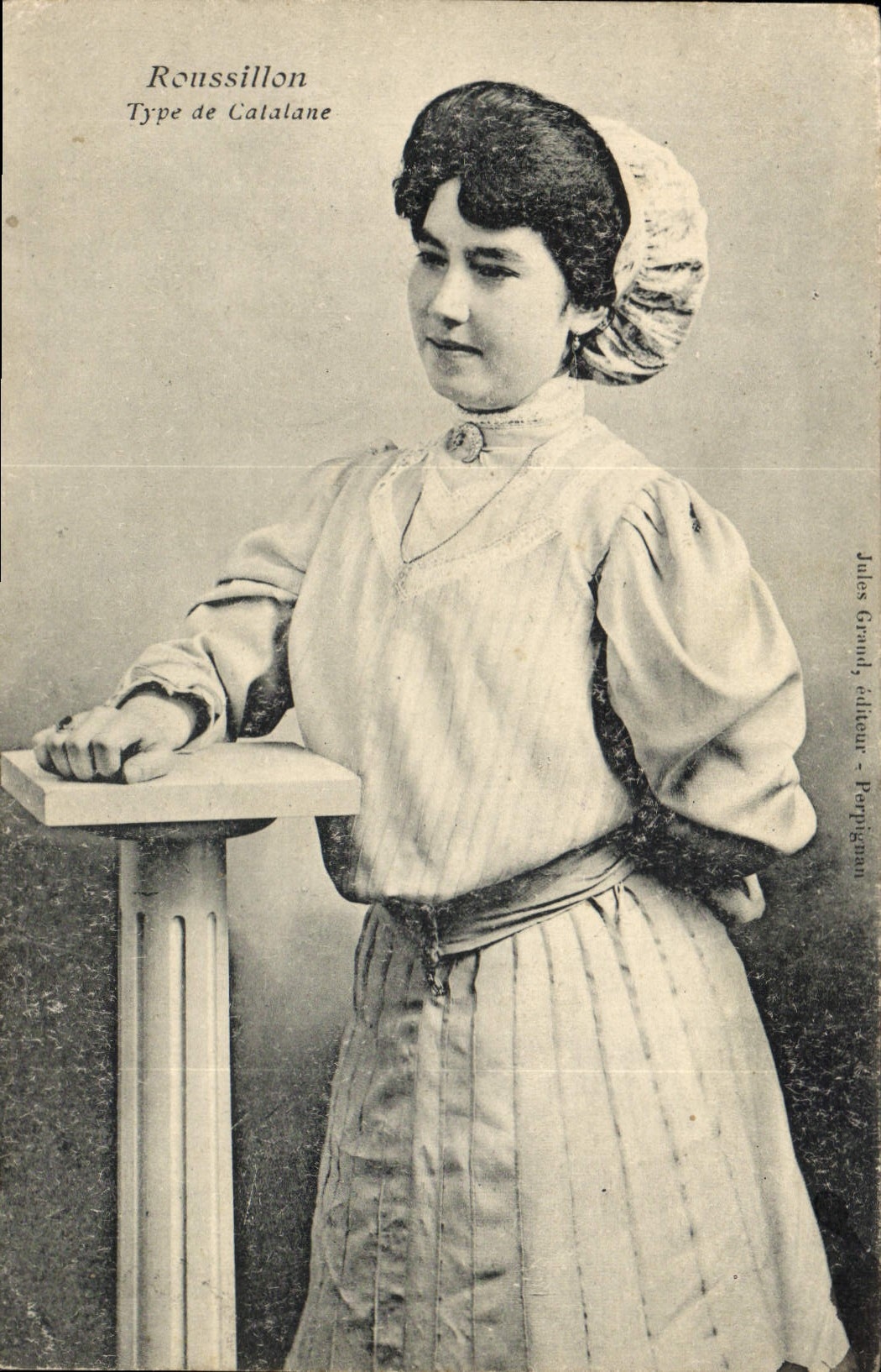 CPA Folklore Roussillon Type de Catalane