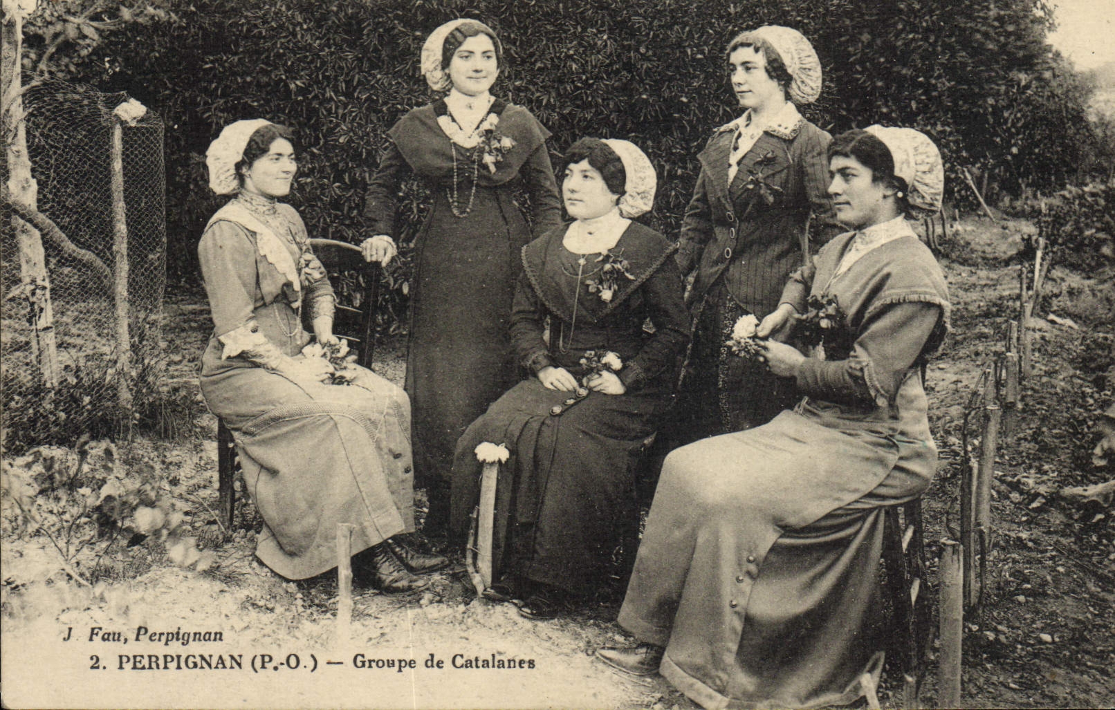 CPA Folklore Perpignan Groupe de Catalanes