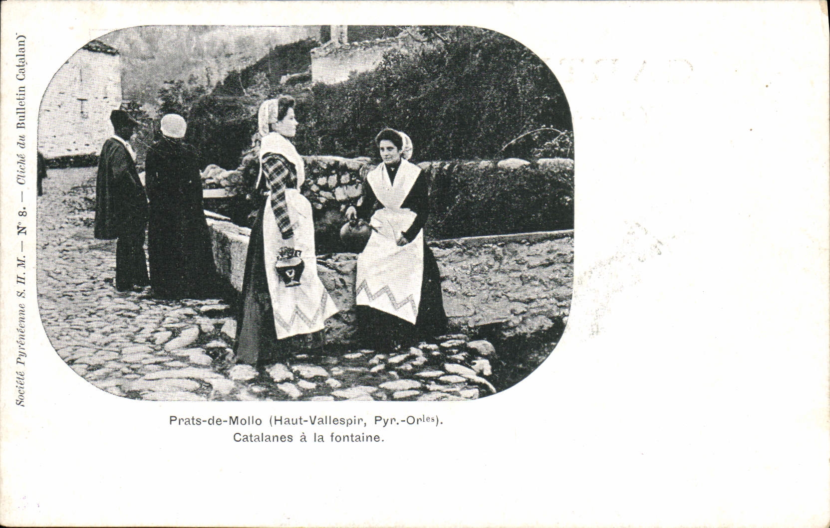 CPA Folklore Prats de Mollo Haut Vallespir Catalanes a la fontaine