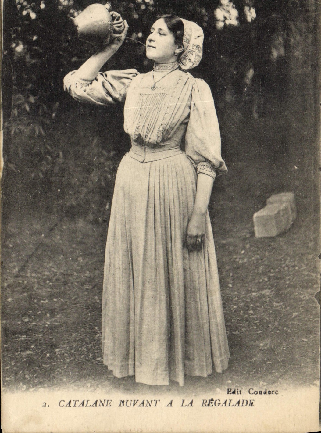 CPA Folklore Catalane buvant a la regalade 