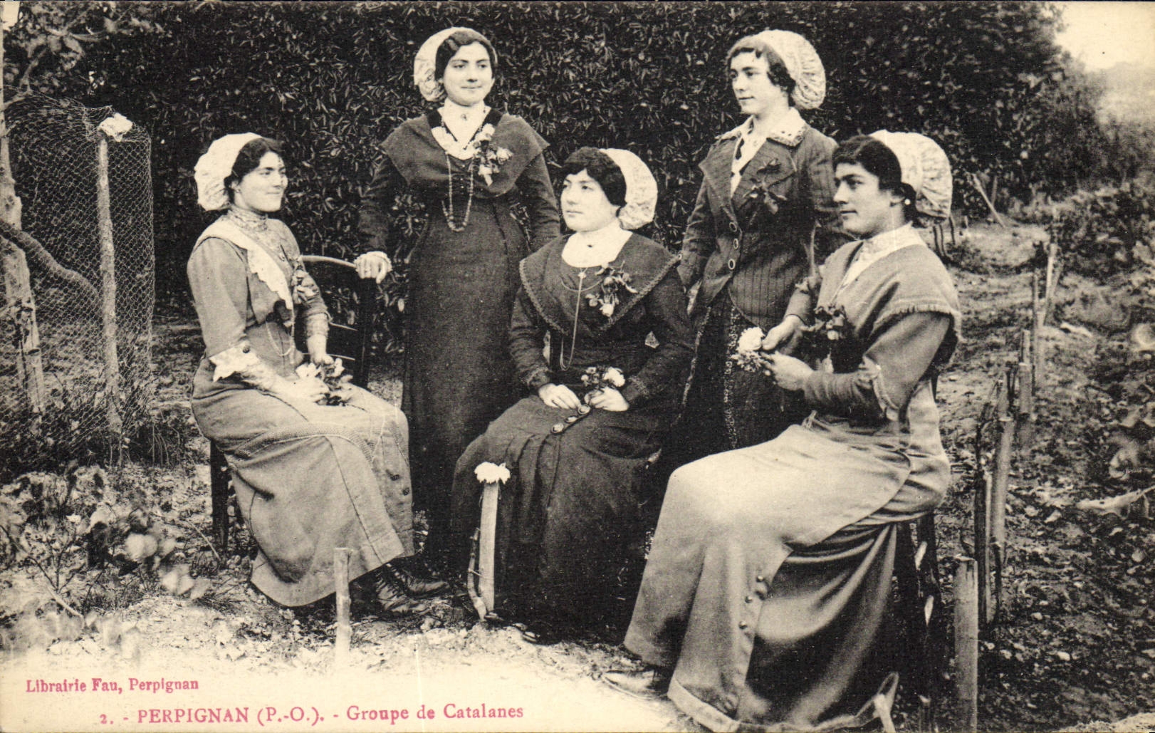 CPA Folklore Perpignan Groupe de Catalanes