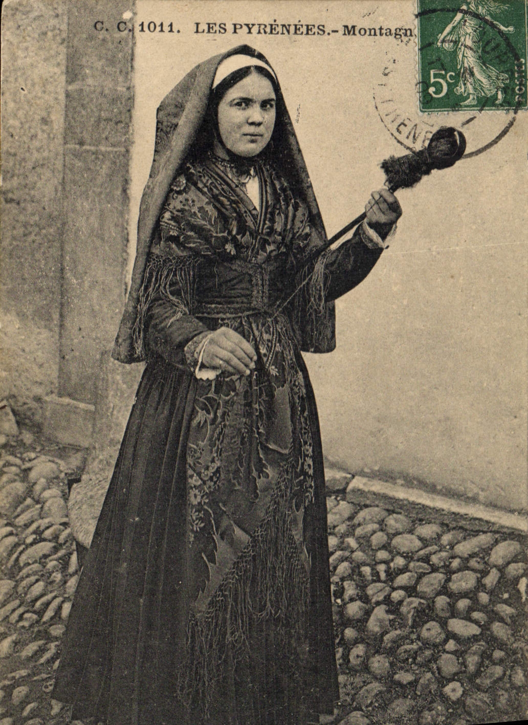 CPA Folklore Les Pyrenees Montagnarde