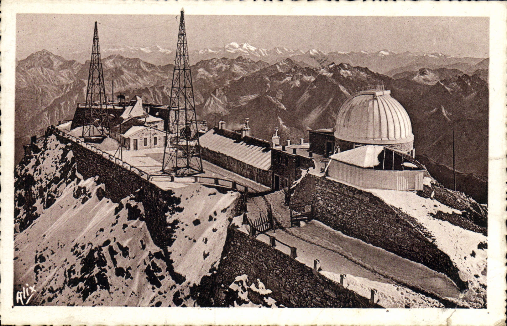 Astronomía de la POSTAL de la VENDIMIA el observatorio del pico del mediodía de Bigorre