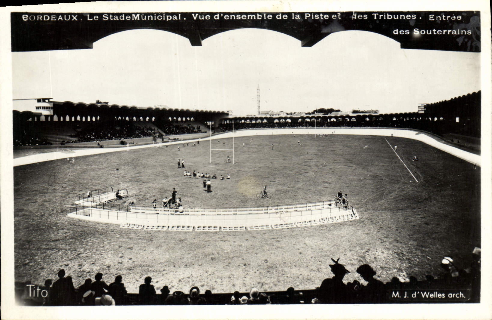 CPA Bordeaux Le stade municipal Vue d'ensemble de la piste et des tribunes Entree des souterrains Rugby