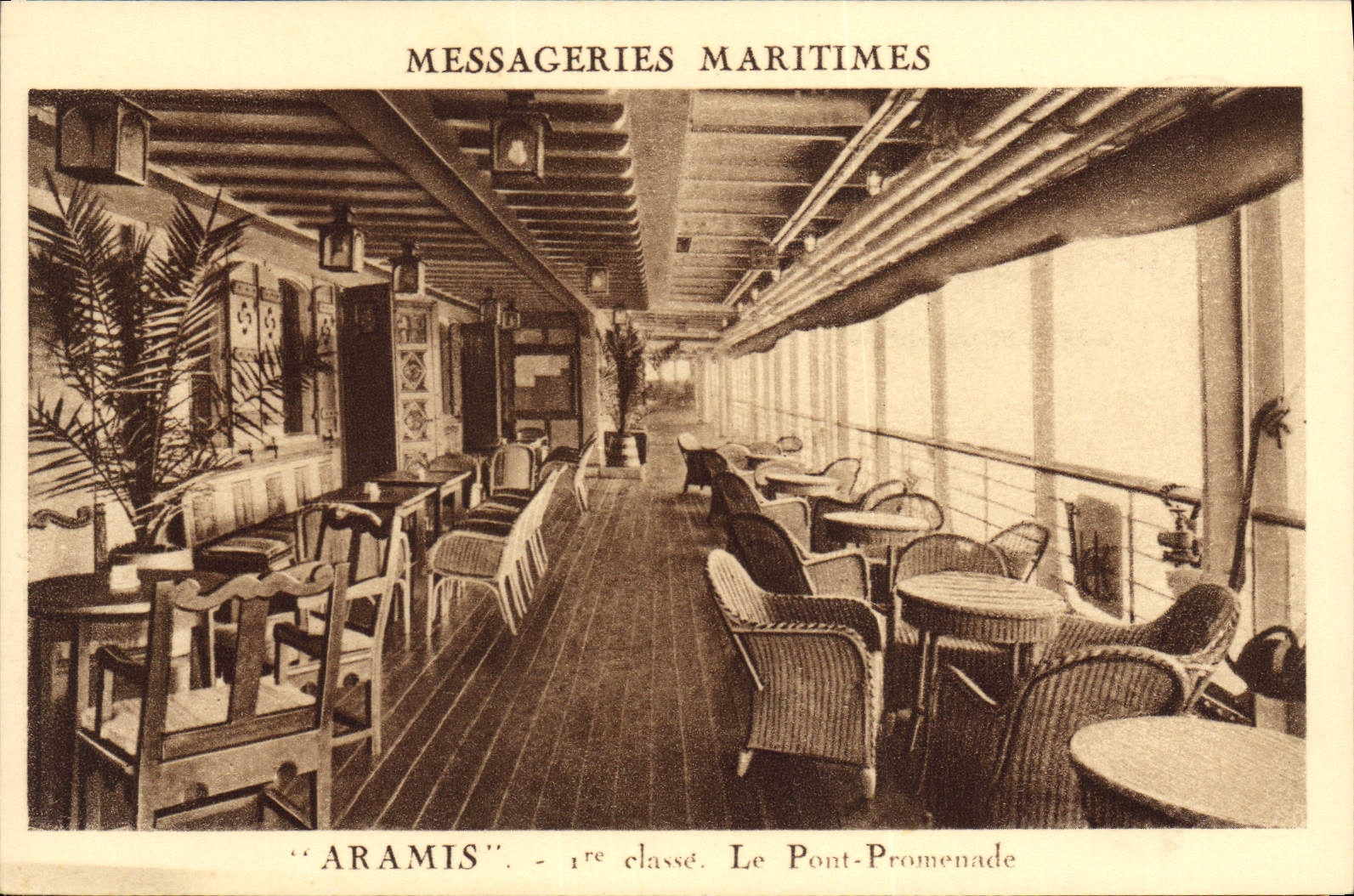 CPA Bateau Paquebot Messageries Maritimes Aramis Le pont promenade