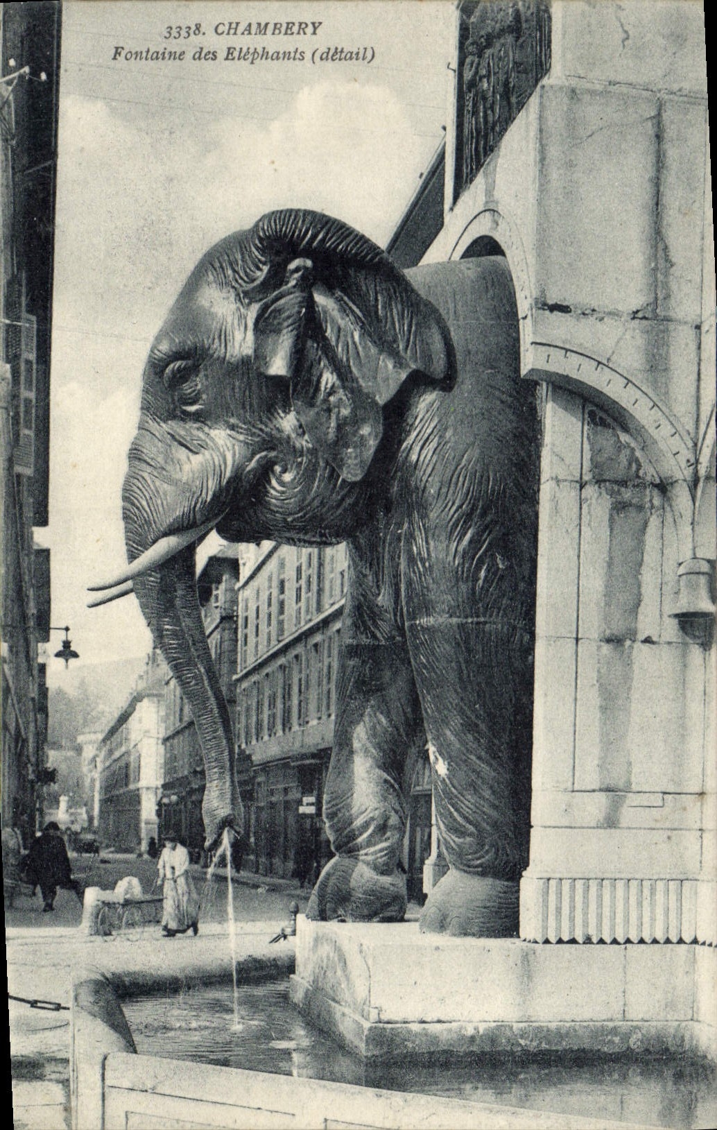 CPA Elephant Chambery Fontaine des Elephants 
