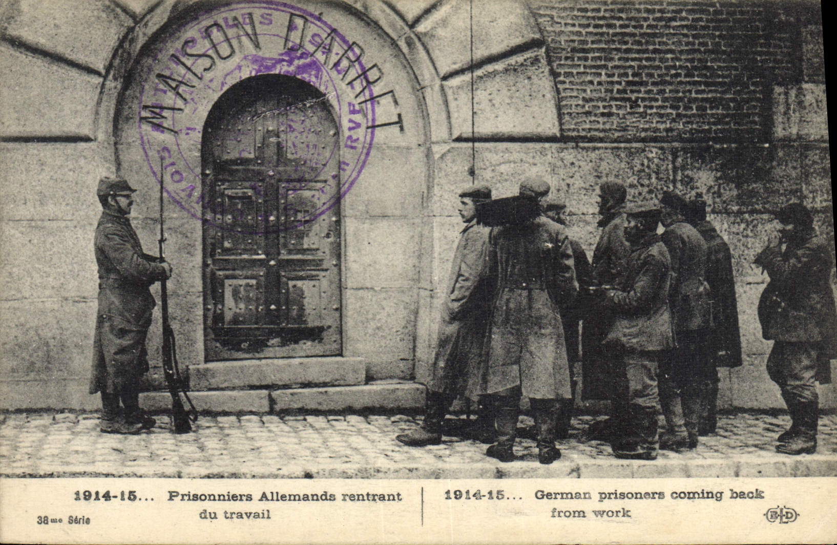 CPA Militaria Prisonniers allemands rentrant du travail