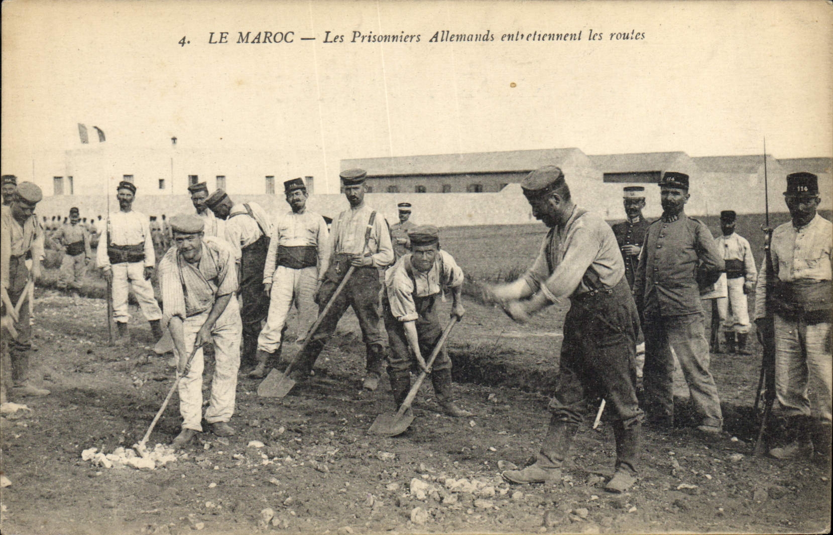 VINTAGE POSTCARD Militaria Morocco the German Prisoners maintain the roads
