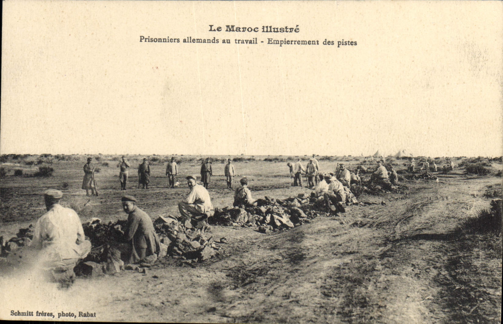 CPA Militaria Maroc Prisonniers Allemands au travail Empierrement des pistes