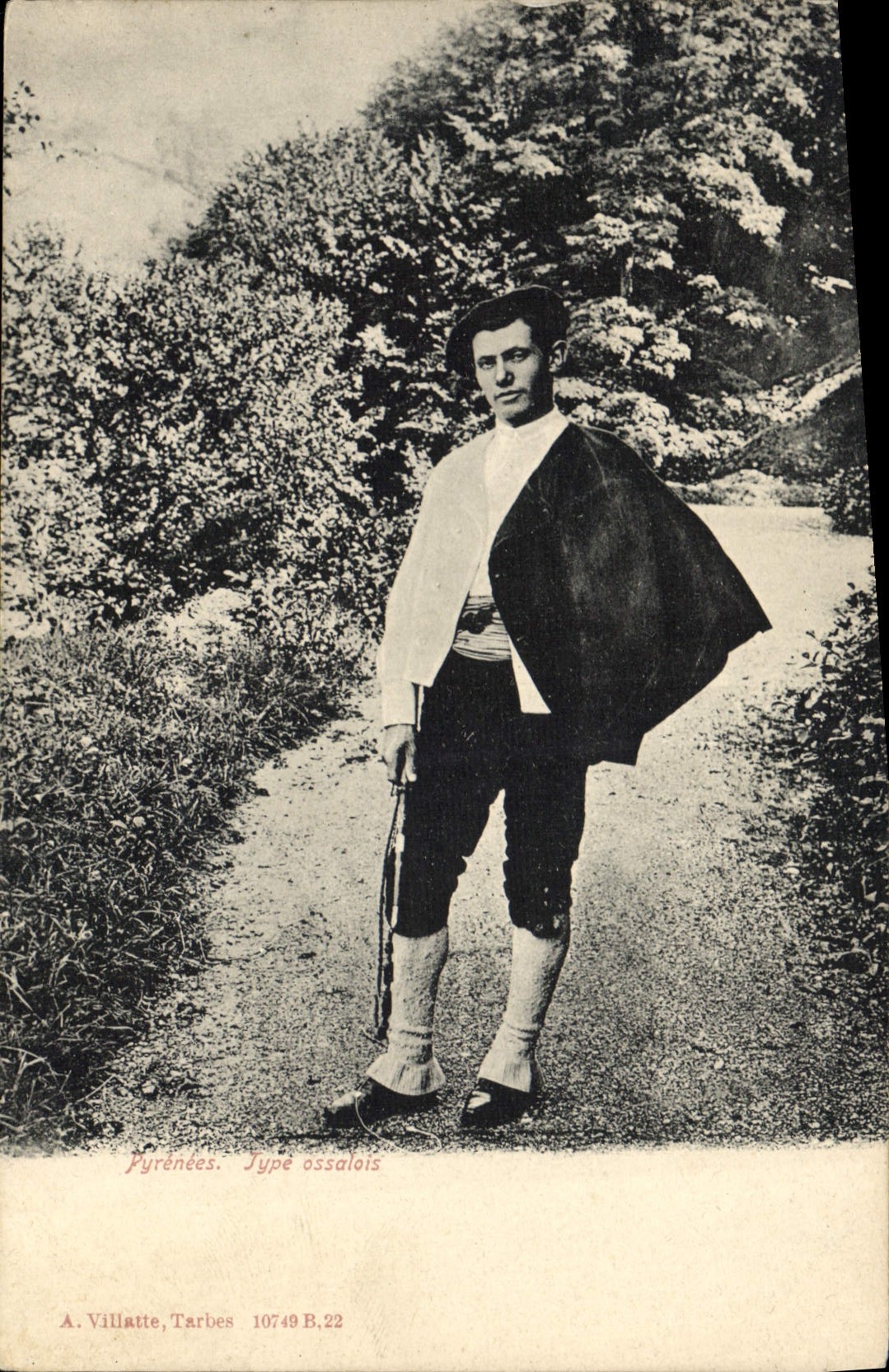 CPA Folklore Pyrenees Types ossalois 