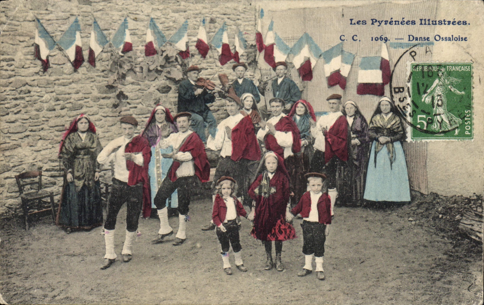 CPA Folklore Pyrenees Danse Ossaloise Violon 