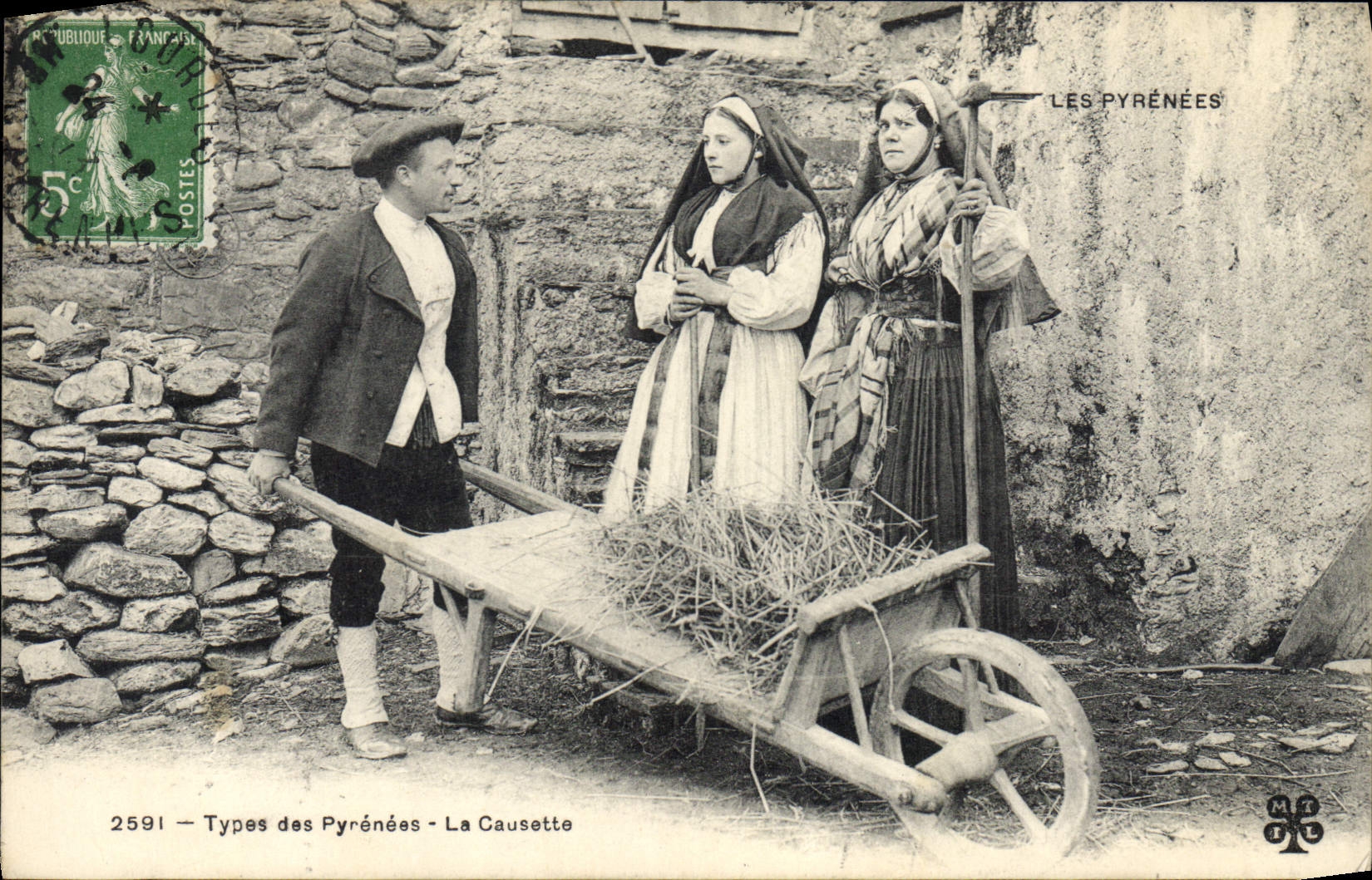CPA Folklore Pyrenees La causette 