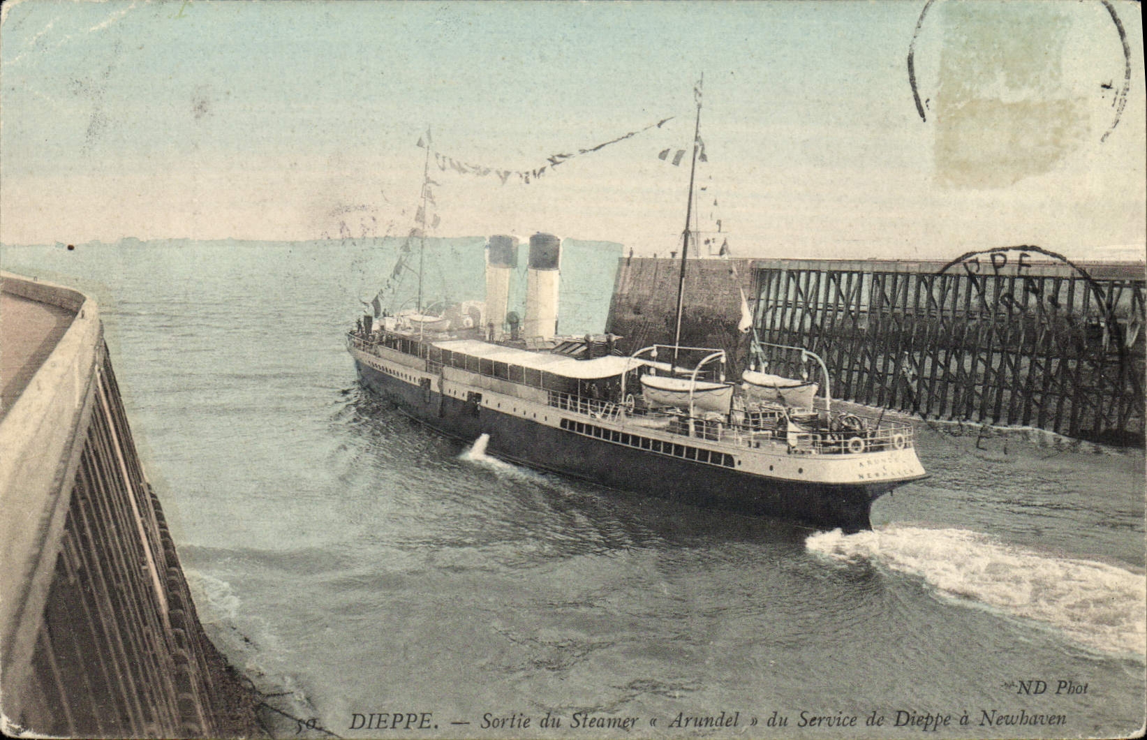 CPA Bateau Dieppe Sortie du steamer Arundel du service de Dieppe a Newhaven