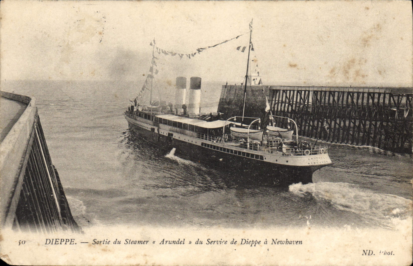 CPA Bateau Dieppe Sortie du steamer Arundel du service de Dieppe a Newhaven