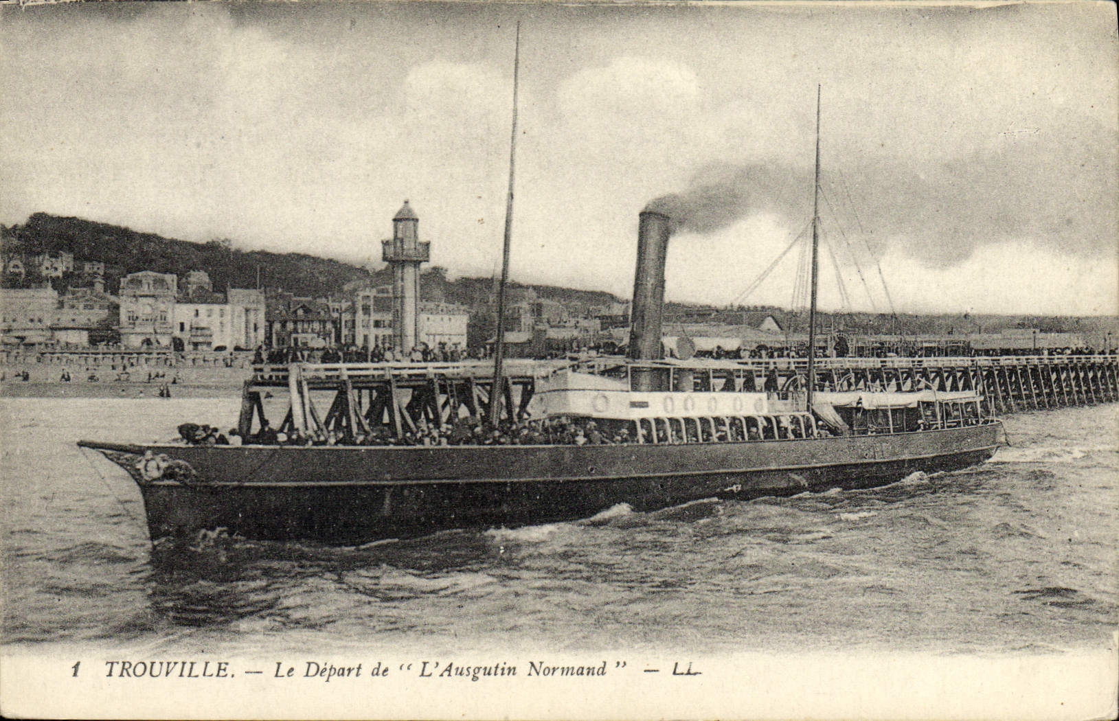 CPA Bateau Trouville Le depart de l'Augustin Normand