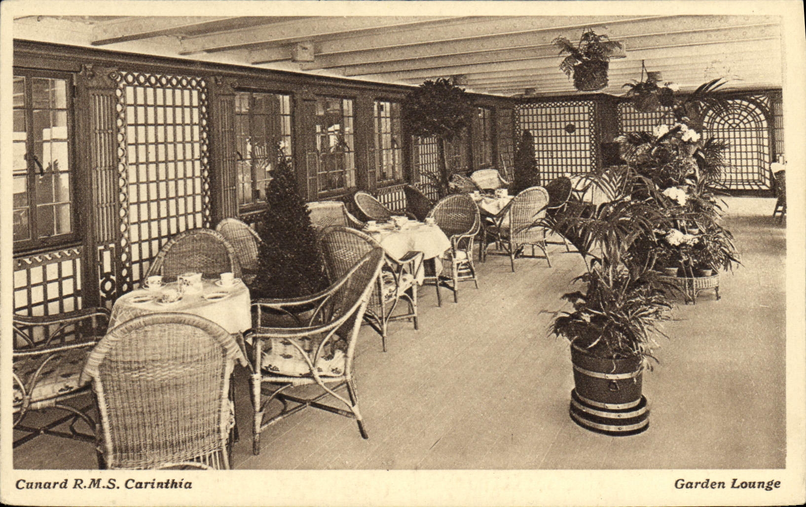 CPA Bateau Cunard RMS Carinthia Garden lounge