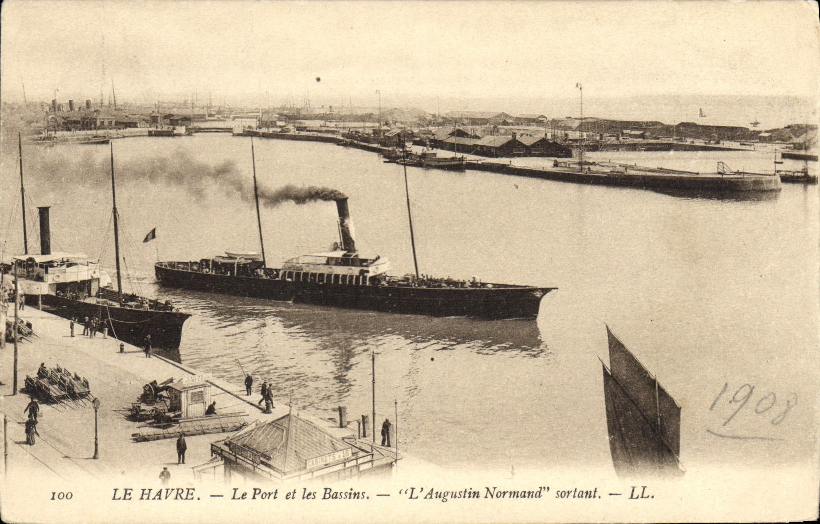 CPA Bateau Le Havre Le port et les bassins L'Augustin Normand sortant
