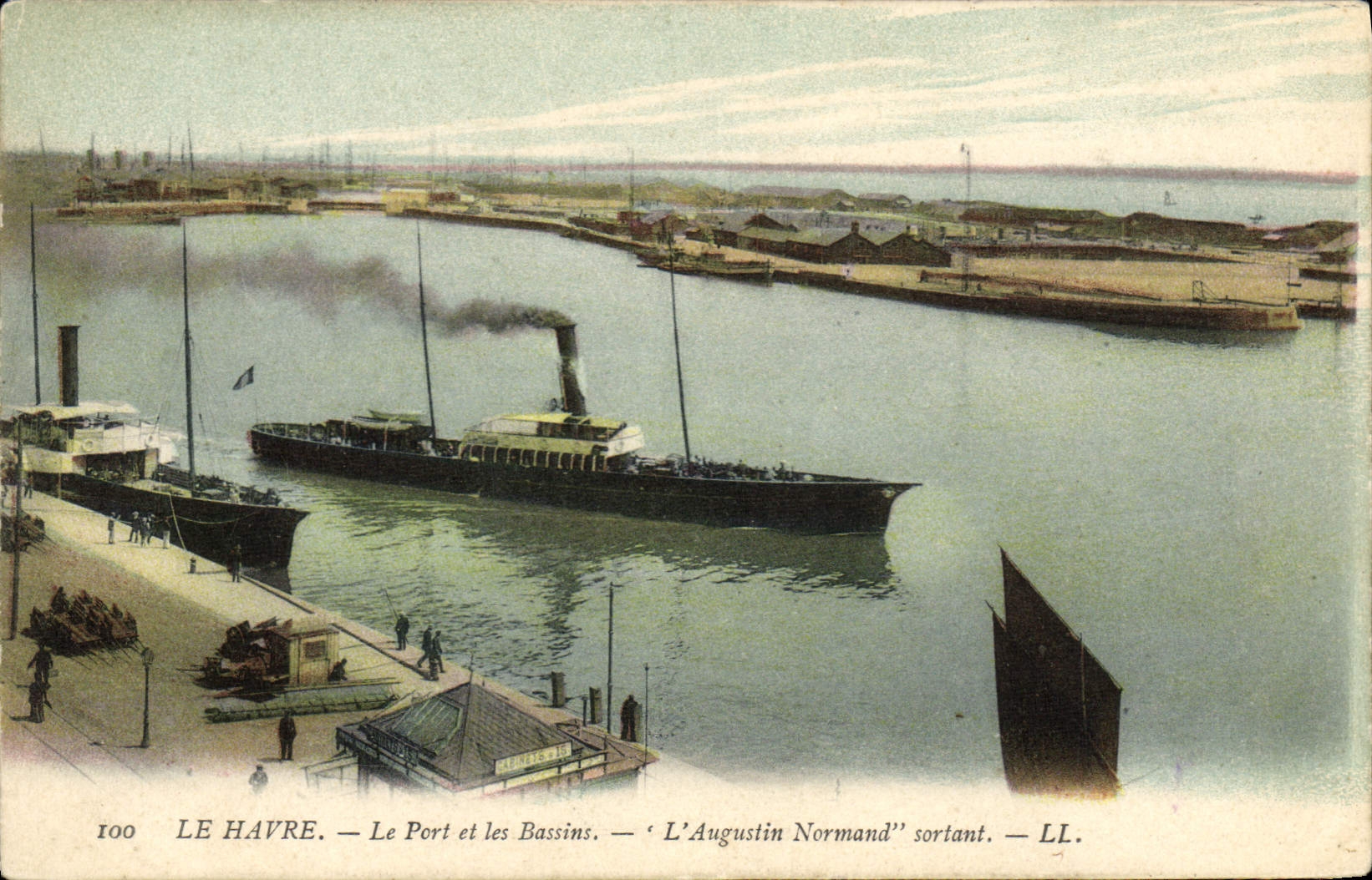 CPA Bateau Le Havre Le port et les bassins L'Augustin Normand sortant