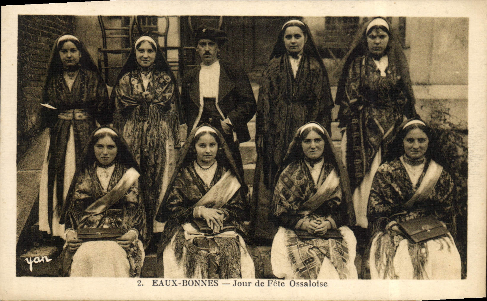 CPA Eaux-Bonnes Jour de fete Ossaloise Folklore