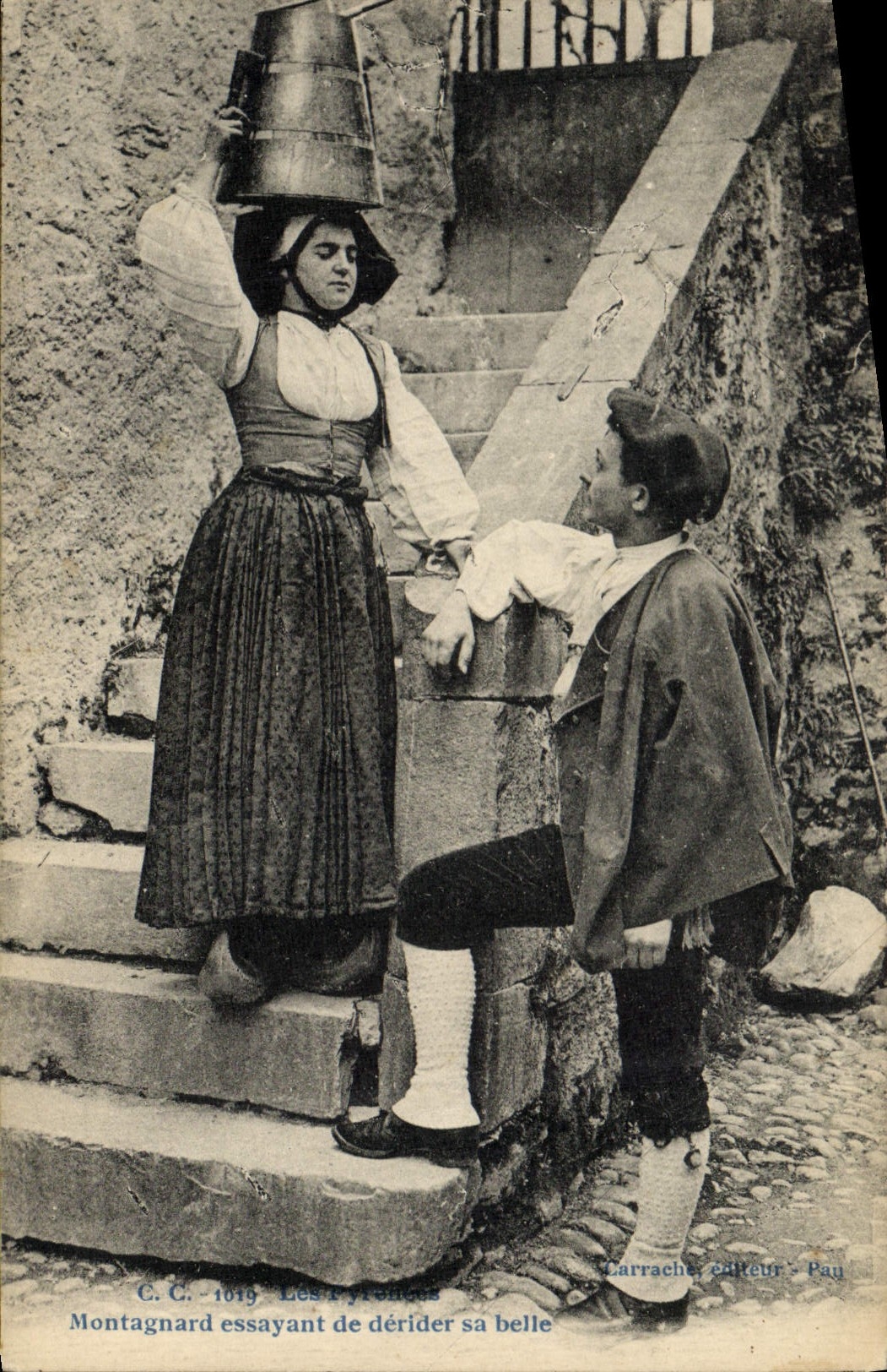 CPA Pyrenees Types d'Ossalois 