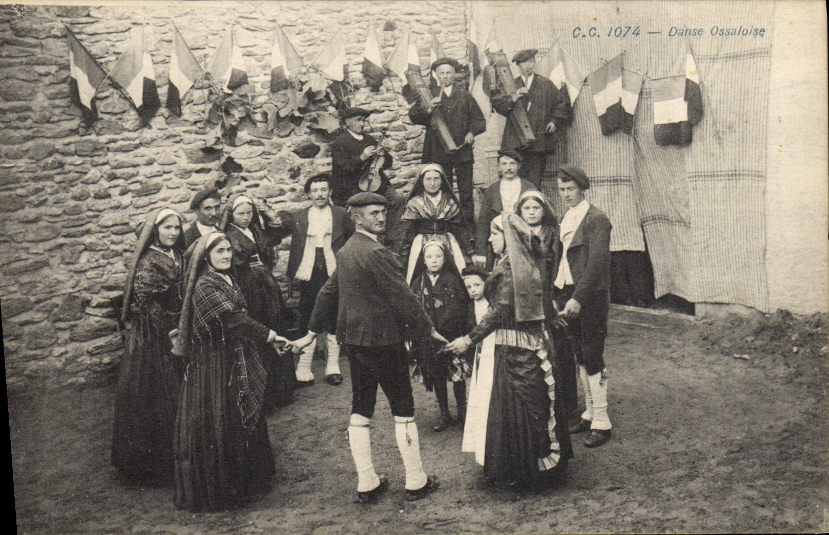 CPA Danse Ossaloise Folklore