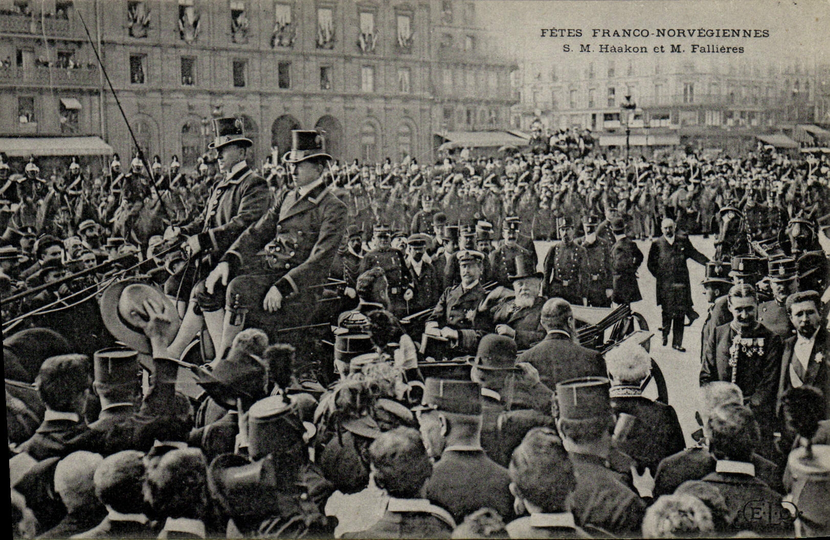 CPA Fetes Franco norvegiennes SM Haakon et M Failliers Norvege