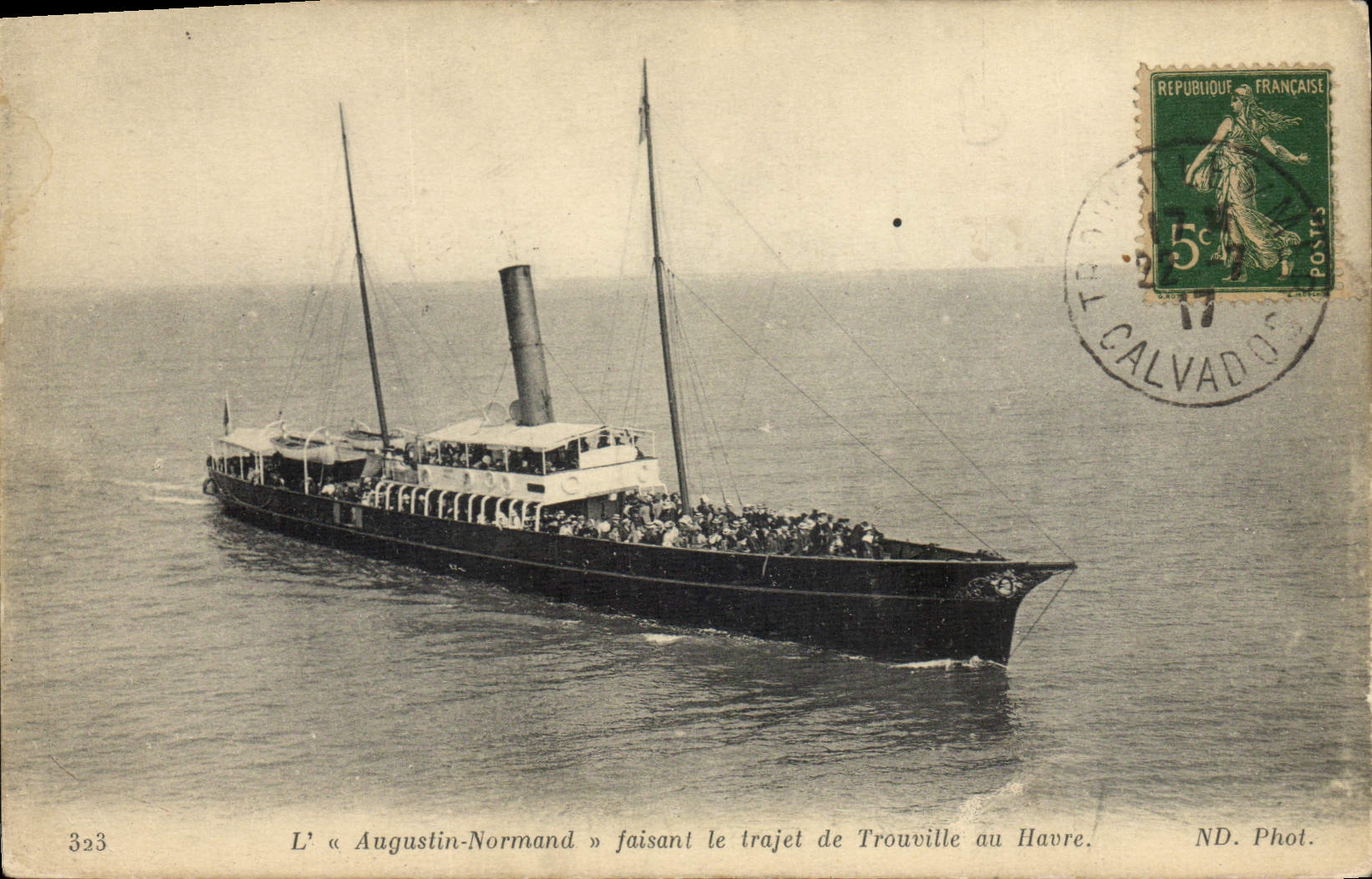 CPA Bateau Paquebot L'Augustin Normand faisant le trajet de Trouville au Havre