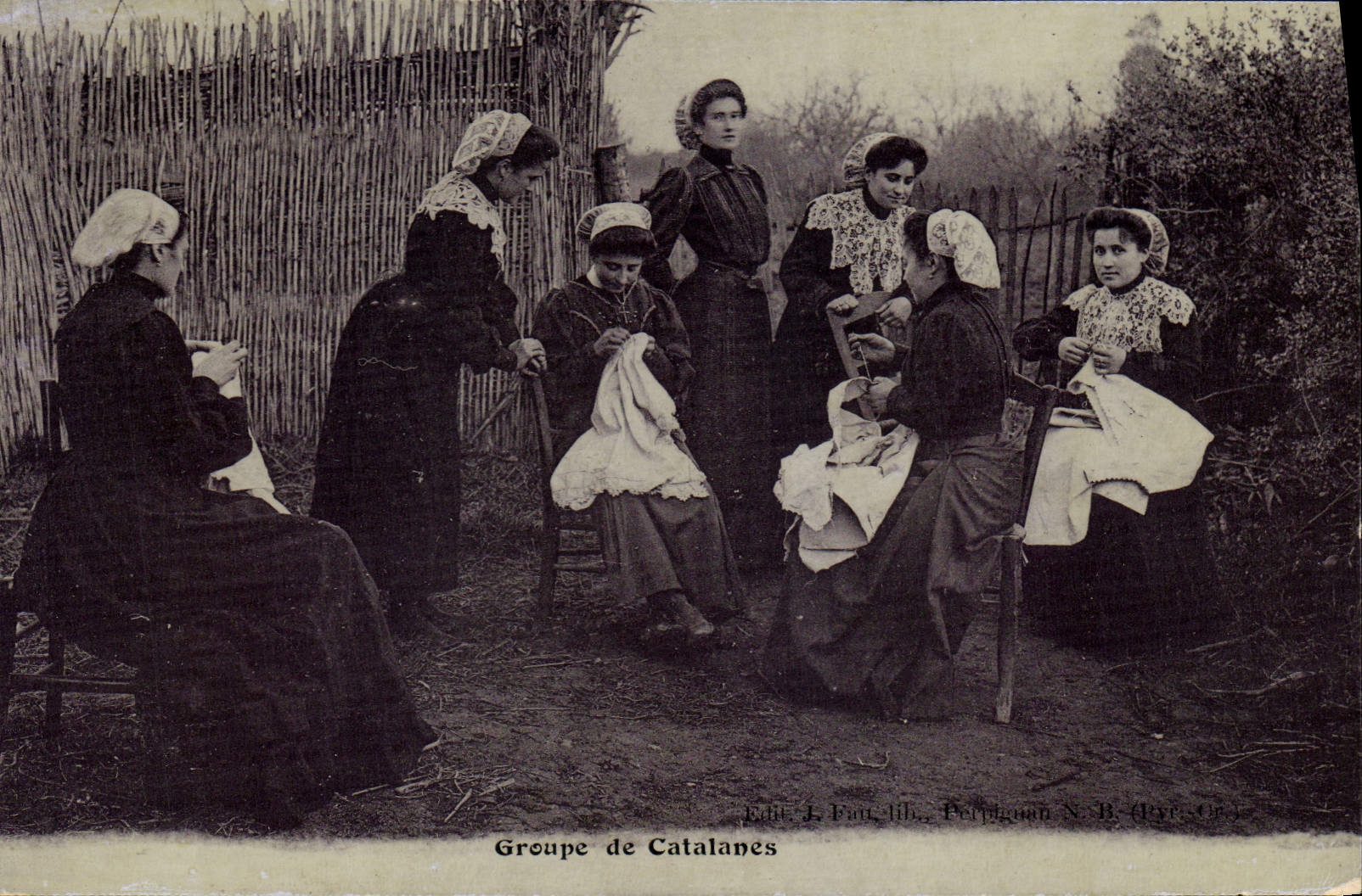 CPA Folklore Groupe de Catalanes 