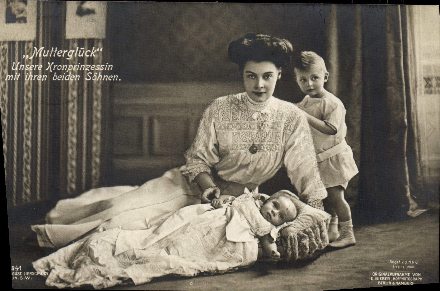 VINTAGE POSTCARD Muttergluck