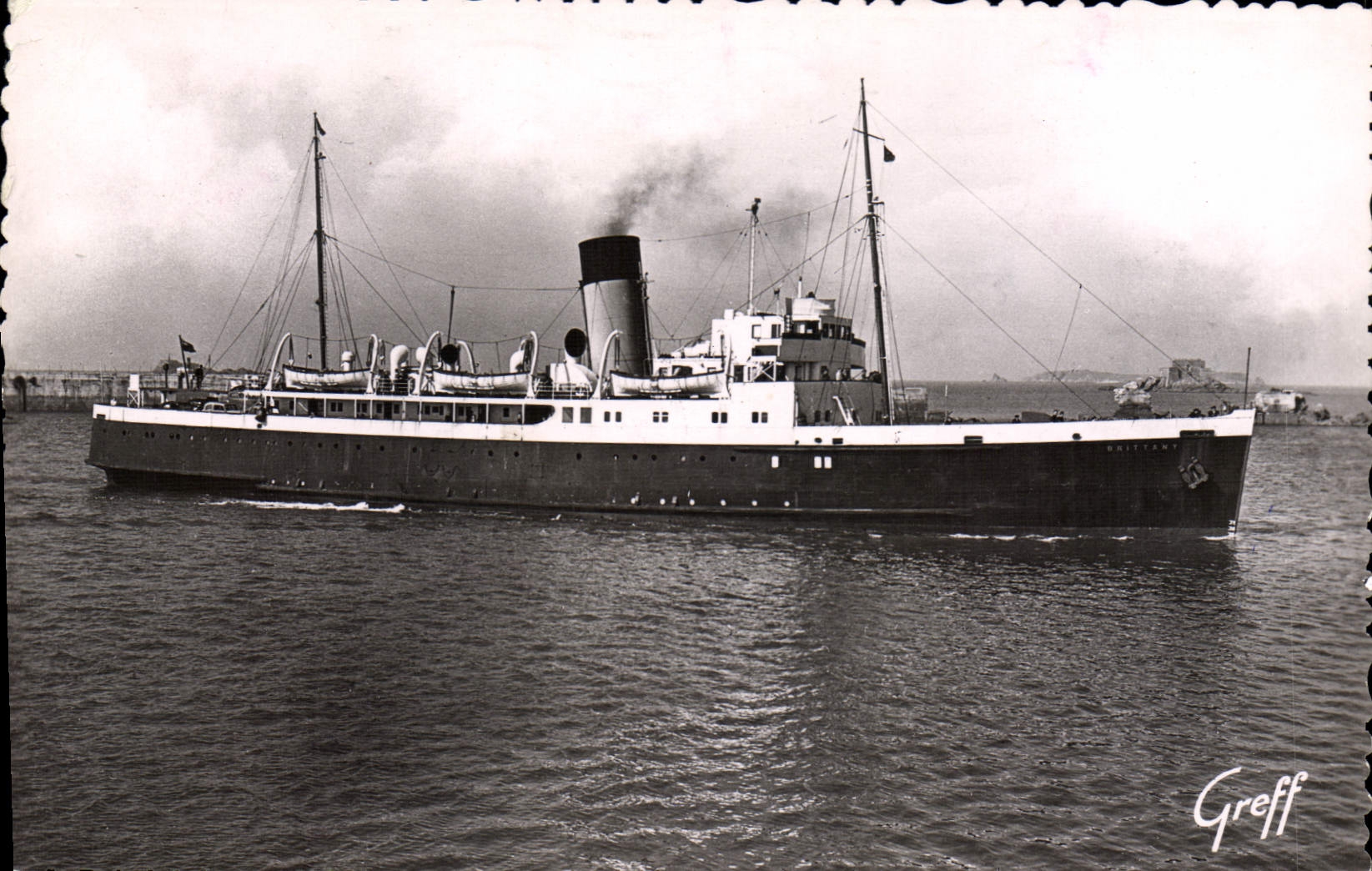 MODERN CARD Saint-Malo Boat Arrived of Brittany