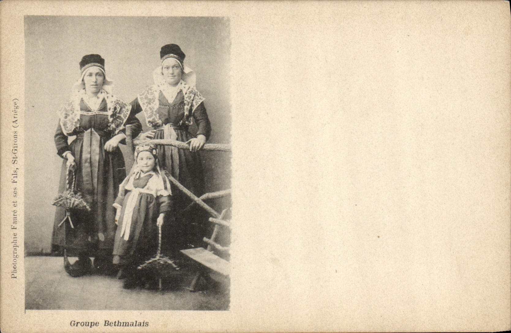 CPA Pyrenees Groupe Bethmalais Folklore