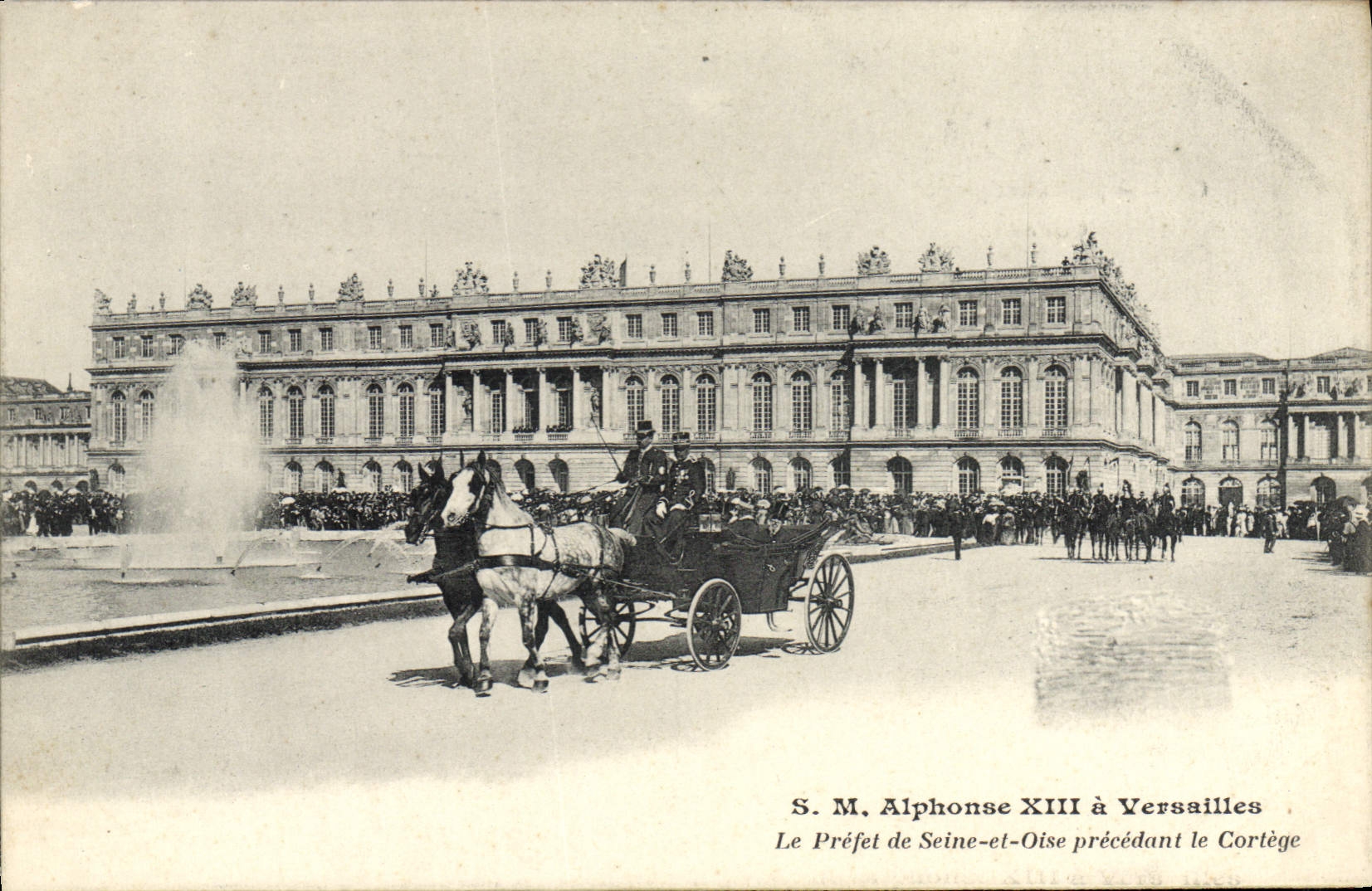 VINTAGE POSTCARD SM Alphonse XIII Mayor has Versailles of the Seine and Oise preceding the procession