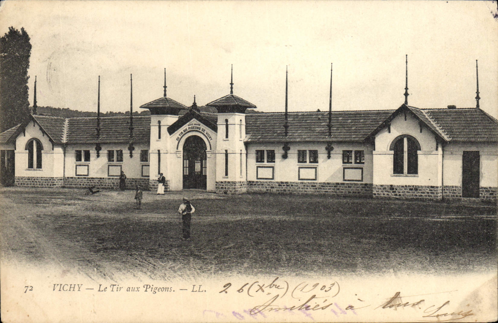 VINTAGE POSTCARD Vichy the shooting with the pigeons